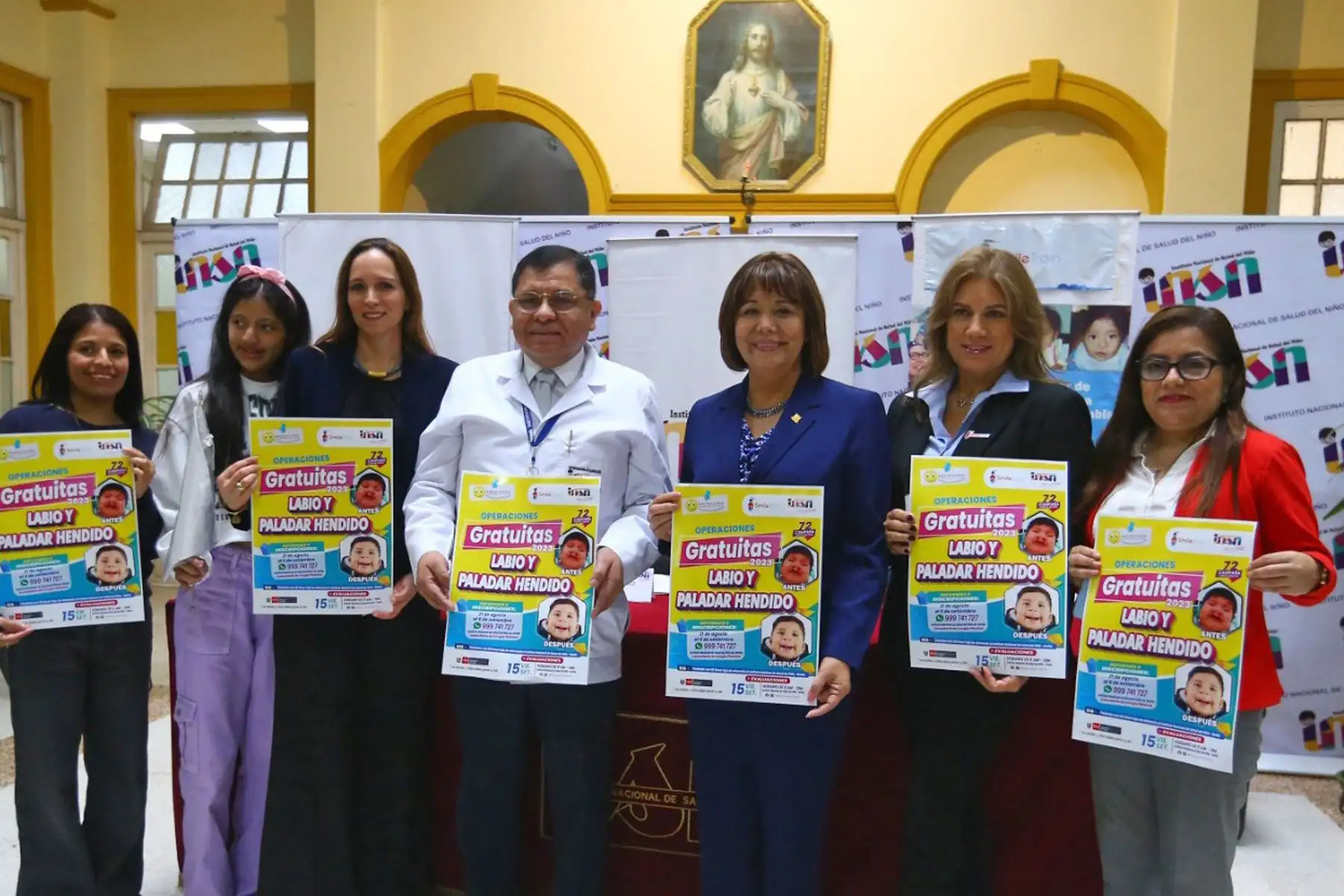 Con la presencia de la Ministra de la Mujer y Poblaciones Vulnerables, Nancy Tolentino Gamarra, el Instituto Nacional de Salud del Niño y la Asociación Civil Misión Caritas Felices, con el respaldo de la ONG Smile Train lanzan la campaña para realizar cirugías a niños peruanos con labio y paladar hendido.
Foto: ANDINA/Eddy Ramos