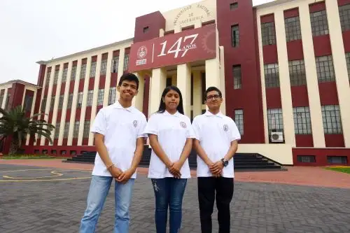 Manuel, Valeria y Leonardo, tres jóvenes promesa que inician su carrera en una de las universidades más prestigiosas del país: la UNI. Foto: ANDINA/Eddy Ramos