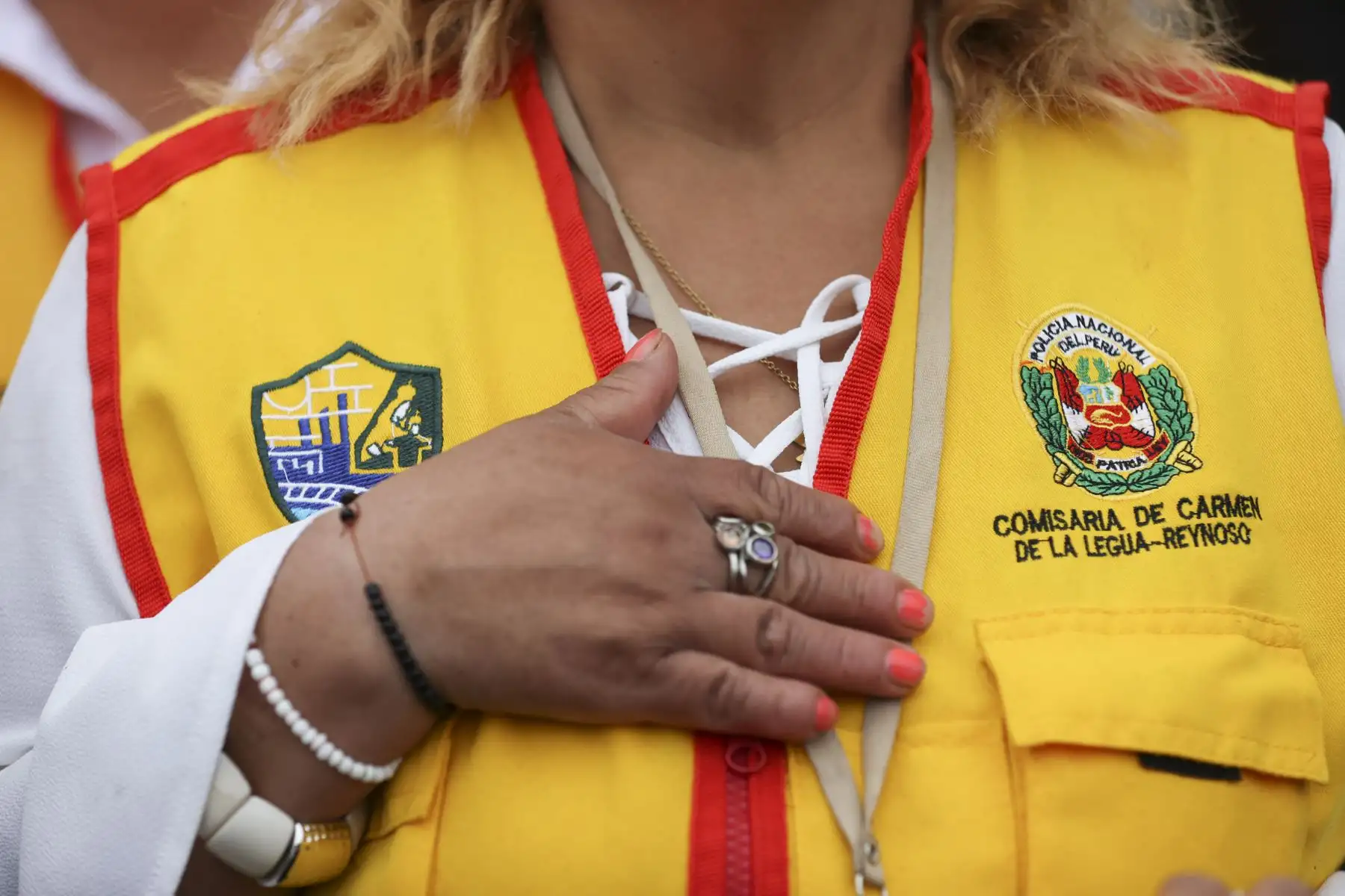La presidenta de la República, Dina Boluarte, participó junto al ministro del Interior, Vicente Romero, de la ceremonia por el XXVI Aniversario de la Dirección de Seguridad Ciudadana de la Policía Nacional. Los integrantes de las juntas vecinales de Lima y el Callao le dieron un cálido recibimiento a la jefa de Estado a su llegada a la ceremonia.
Foto: ANDINA/Presidencia Perú