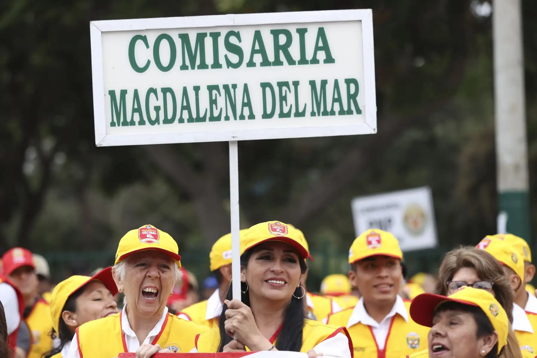 La presidenta de la República, Dina Boluarte, participó junto al ministro del Interior, Vicente Romero, de la ceremonia por el XXVI Aniversario de la Dirección de Seguridad Ciudadana de la Policía Nacional. Los integrantes de las juntas vecinales de Lima y el Callao le dieron un cálido recibimiento a la jefa de Estado a su llegada a la ceremonia.
Foto: ANDINA/Presidencia Perú