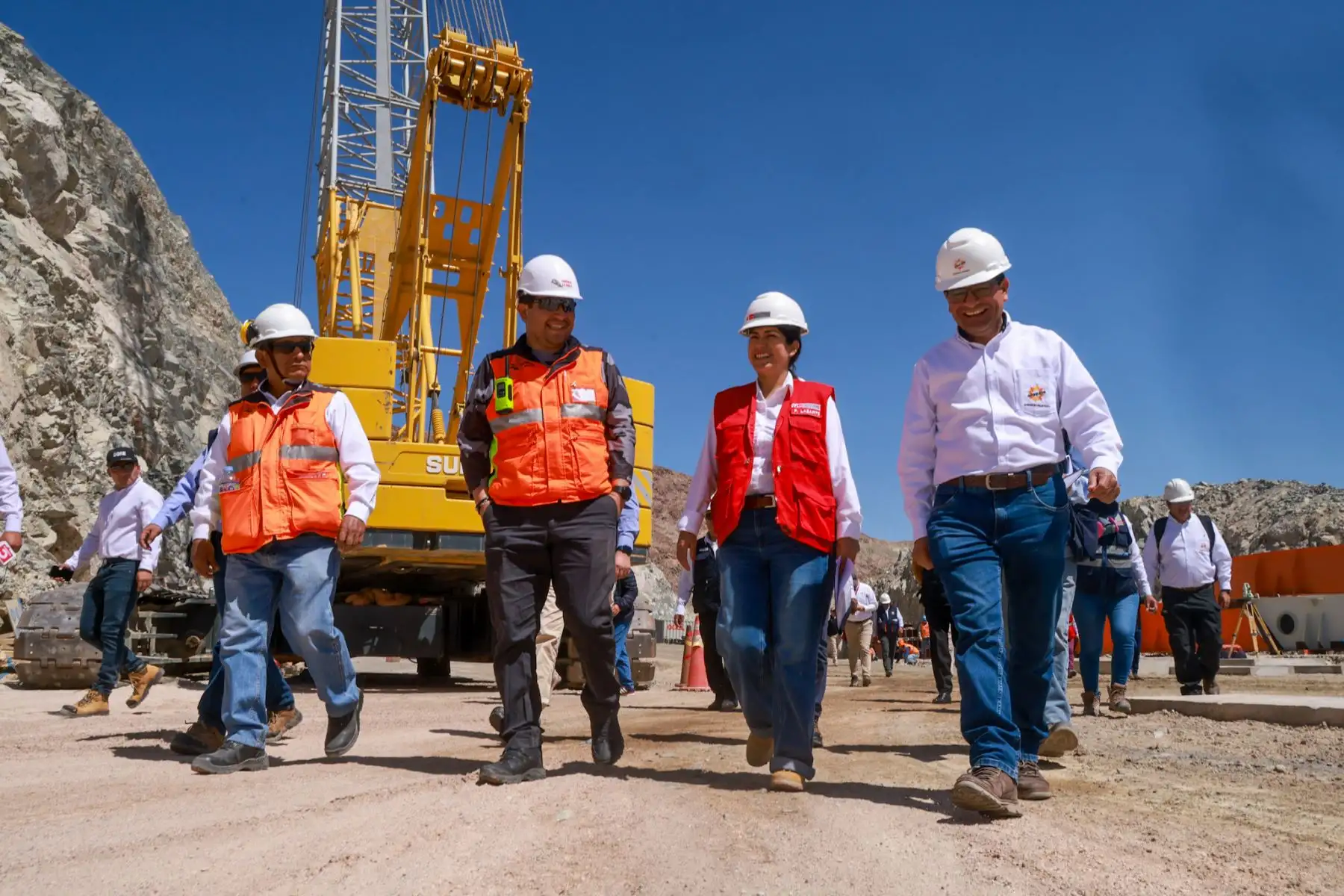 La ministra de Transportes y Comunicaciones, Paola Lazarte, suscribe convenio interinstitucional con el Gobierno Regional de Arequipa para la construcción de la vía Arequipa - La Joya.

Foto: ANDINA/MTC