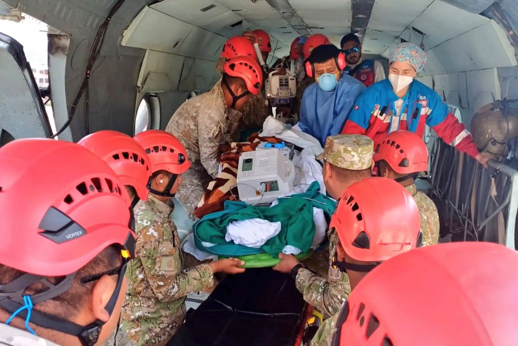Aeronave de la FAP partió esta mañana con un equipo de especialistas del Servicio de Atención Móvil de Urgencia. Foto: ANDINA/Mindef