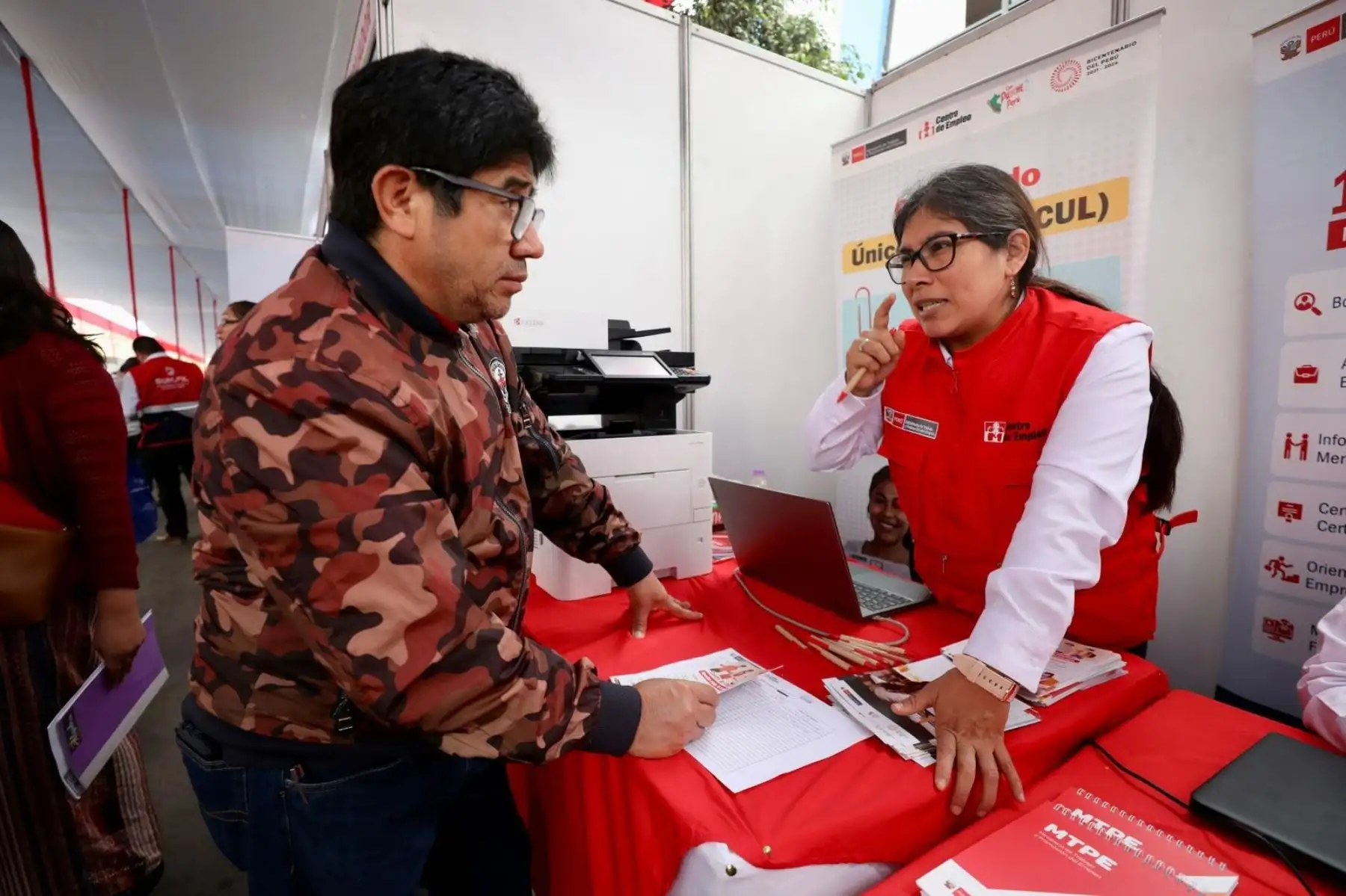 La Feria del Empleo Breña se desarrolló hoy con la participación del ministro de Trabajo, Fernando Varela. Foto: MTPE/Difusión.