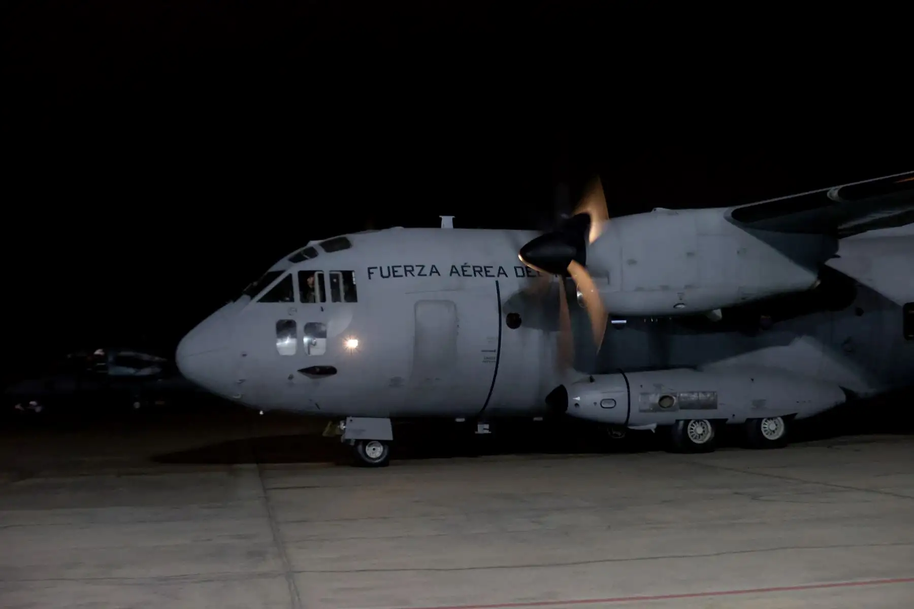 Tres personas que resultaron gravemente heridas por el incendio forestal en Apurímac, llegaron al Grupo Aéreo N° 8 en un avión C27J Spartan de la FAP. Los evacuados serán trasladados de inmediato a centros hospitalarios. Foto: ANDINA/MINDEF
