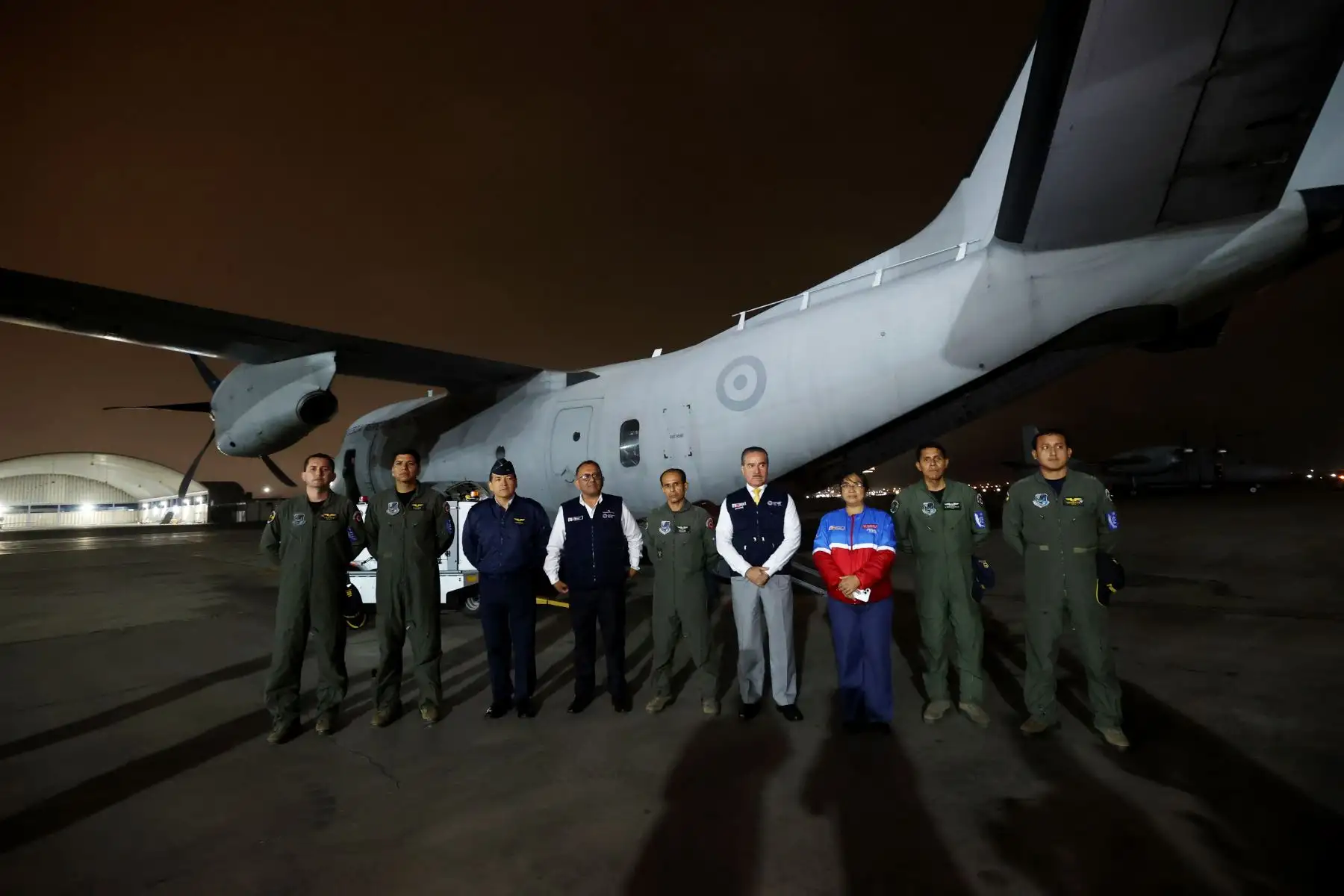 Tres personas que resultaron gravemente heridas por el incendio forestal en Apurímac, llegaron al Grupo Aéreo N° 8 en un avión C27J Spartan de la FAP. Los evacuados serán trasladados de inmediato a centros hospitalarios. Foto: ANDINA/MINDEF