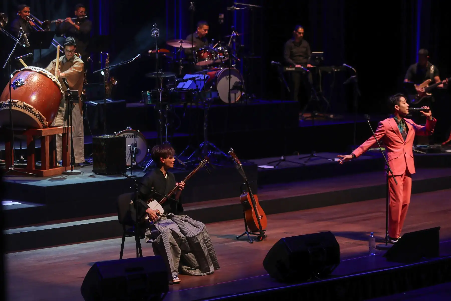 Concierto por el 150 aniversario de relaciones diplomáticas entre Perú y Japón "Lazos Kizuma".
Kazufumi Miyazawa cantante y compositor japonés Eric Fukusaki cantante Peruano Japonés que reside en Japón Foto: ANDINA/Ricardo Cuba