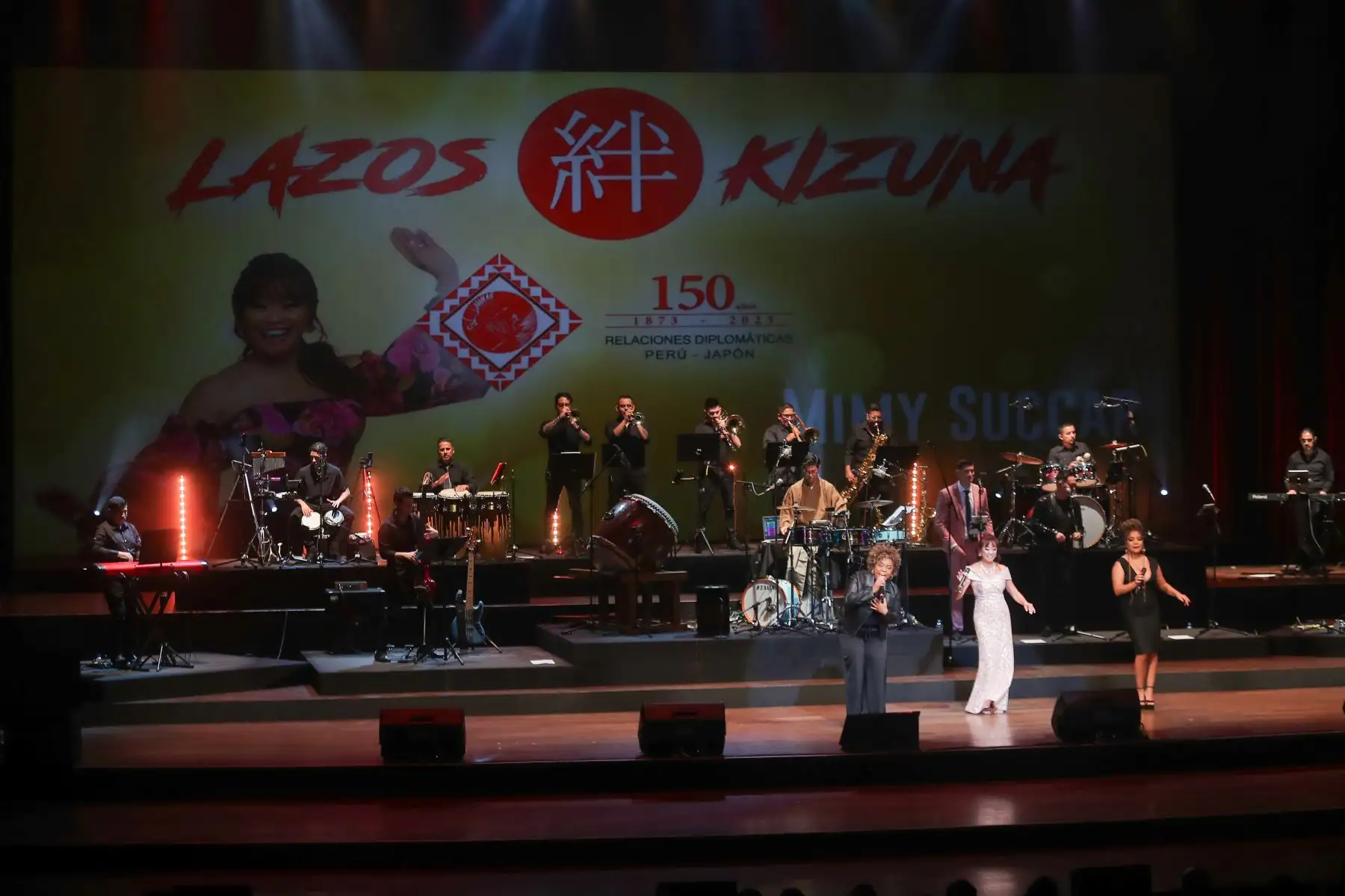 Concierto por el 150 aniversario de relaciones diplomáticas entre Perú y Japón "Lazos Kizuma".
Kazufumi Miyazawa cantante y compositor japonés Tony Succar  artista peruano japonés residente en Miami  y Mimy Succar Cantante Peruana-Japonesa Foto: ANDINA/Ricardo Cuba