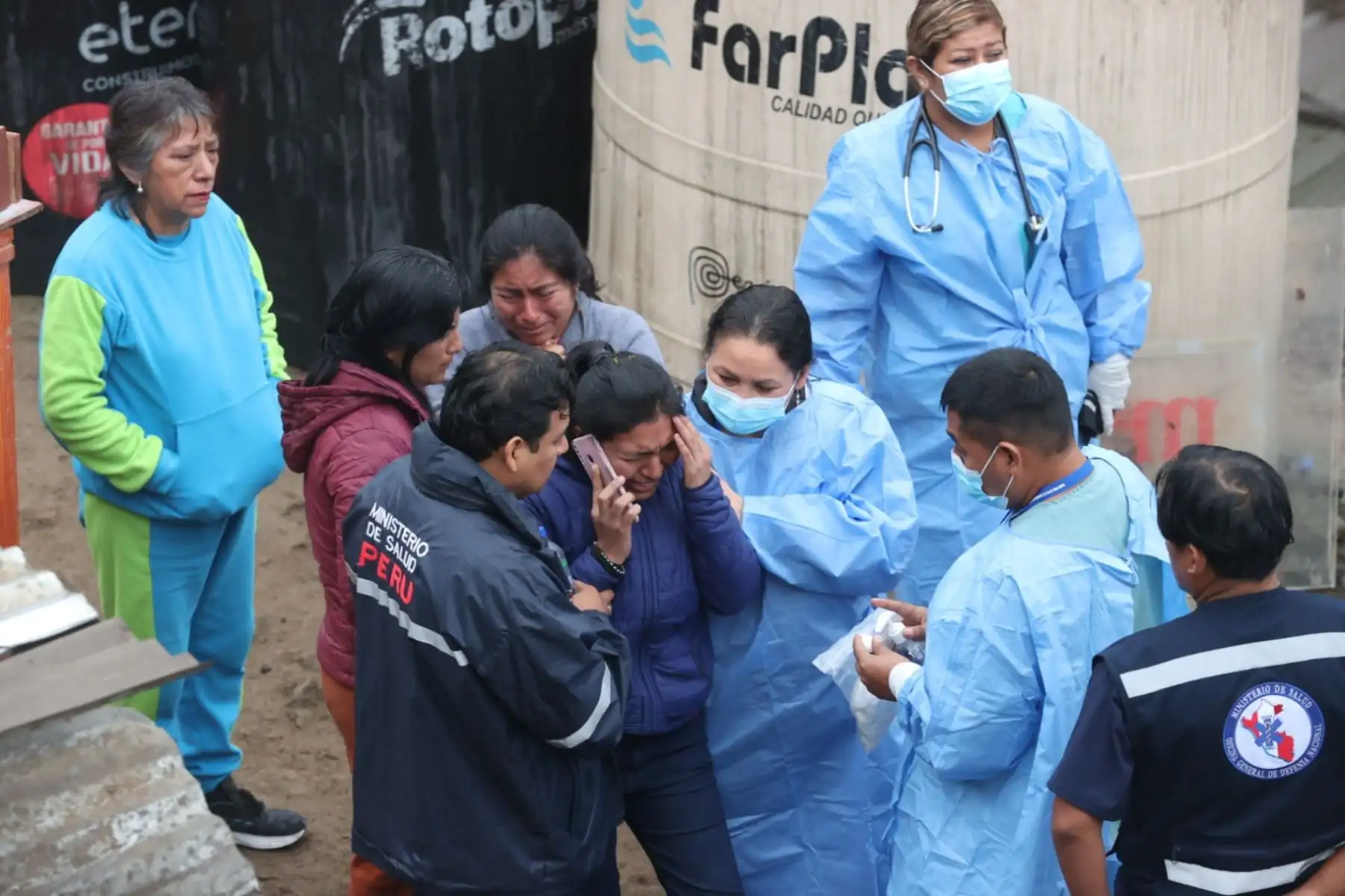 Luego de más de 11 horas de ardua labor, los bomberos y los policías de rescate lograron hallar el cadaver del menor, alrededor de las 10 horas, con ayuda de un perro rescatista. Foto: ANDINA/ Juan Carlos Guzmán