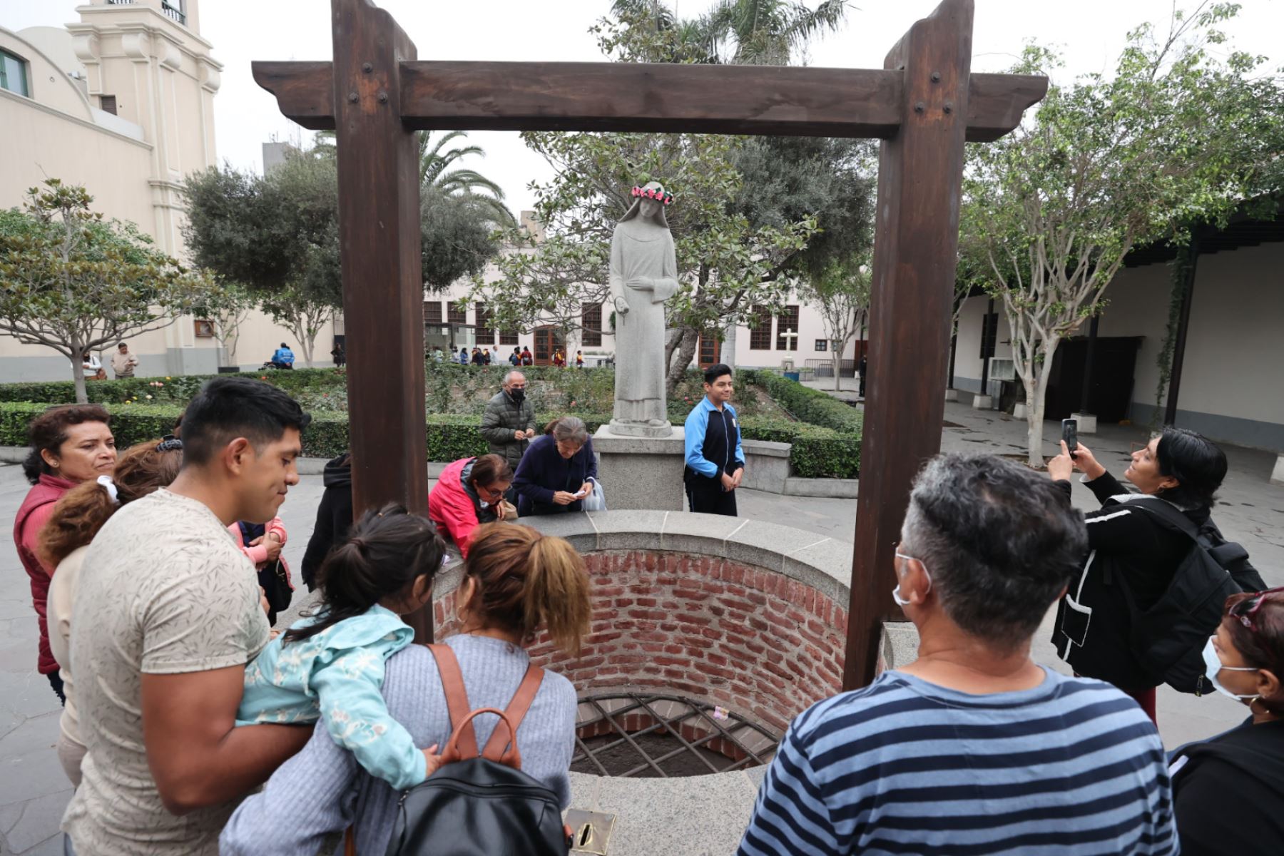 Foto Motivo, Santa Rosa de Lima, Alumnos visitan Santa Rosa de Lima, patrona de América. 
Foto: ANDINA/Juan Carlos Guzmán