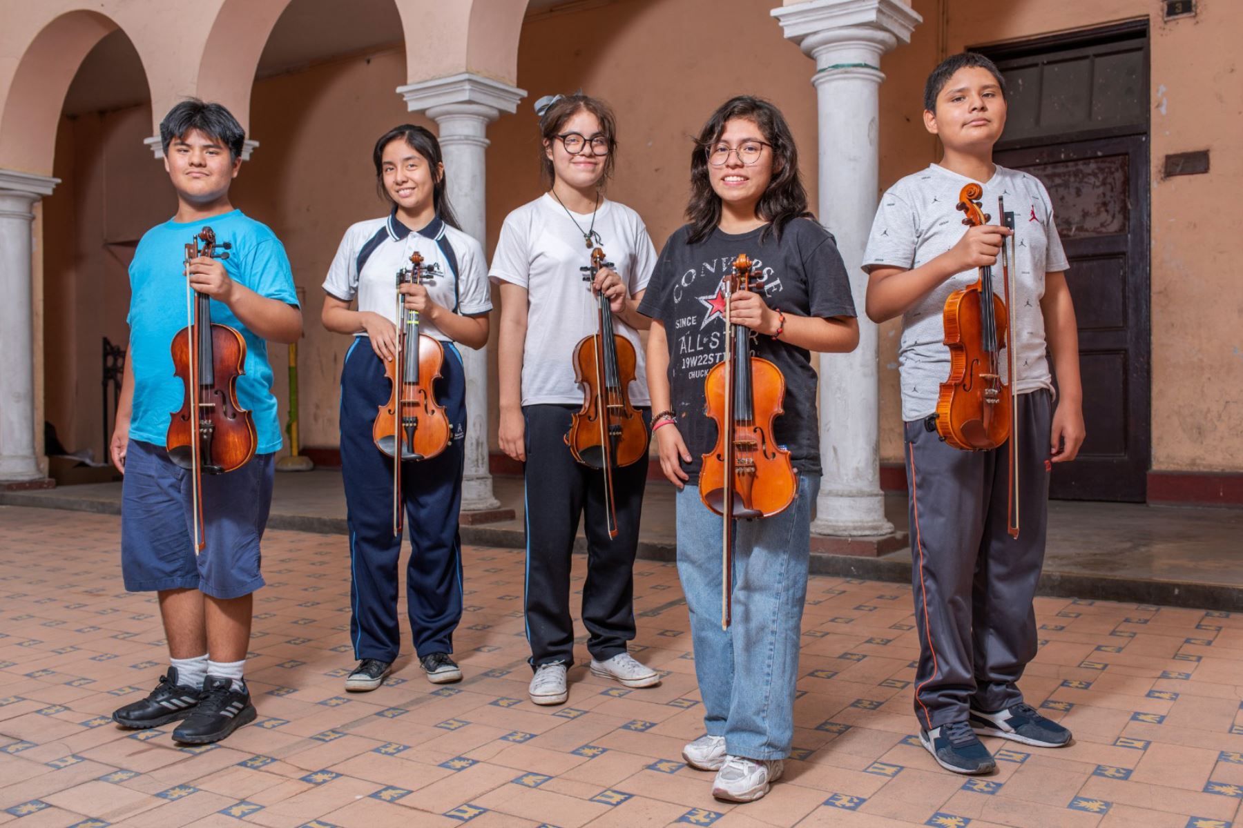 El proyecto “Sinfonía por la Paz: Comunidades Empoderadas Contra la Violencia” promoverá valores positivos a través de actividades artísticas, formativas y comunitarias, utilizando la música como un medio para fomentar la paz social. ANDINA/ Sinfonía por el Perú.