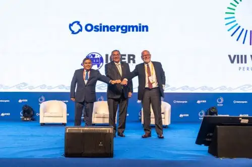 El VIII Foro Mundial de Regulación de Energía, fue inaugurado por (de izquierda a derecha) el presidente del Consejo Directivo de Osinergmin, Omar Chambergo; el ministro de Energía y Minas, Oscar Vera; y el presidente de la Confederación Internacional de Reguladores de Energía, David Danner. Foto: Cortesía.