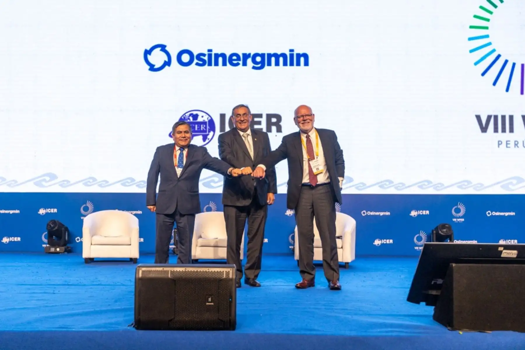 El VIII Foro Mundial de Regulación de Energía, fue inaugurado por (de izquierda a derecha) el presidente del Consejo Directivo de Osinergmin, Omar Chambergo; el ministro de Energía y Minas, Oscar Vera; y el presidente de la Confederación Internacional de Reguladores de Energía, David Danner. Foto: Cortesía.