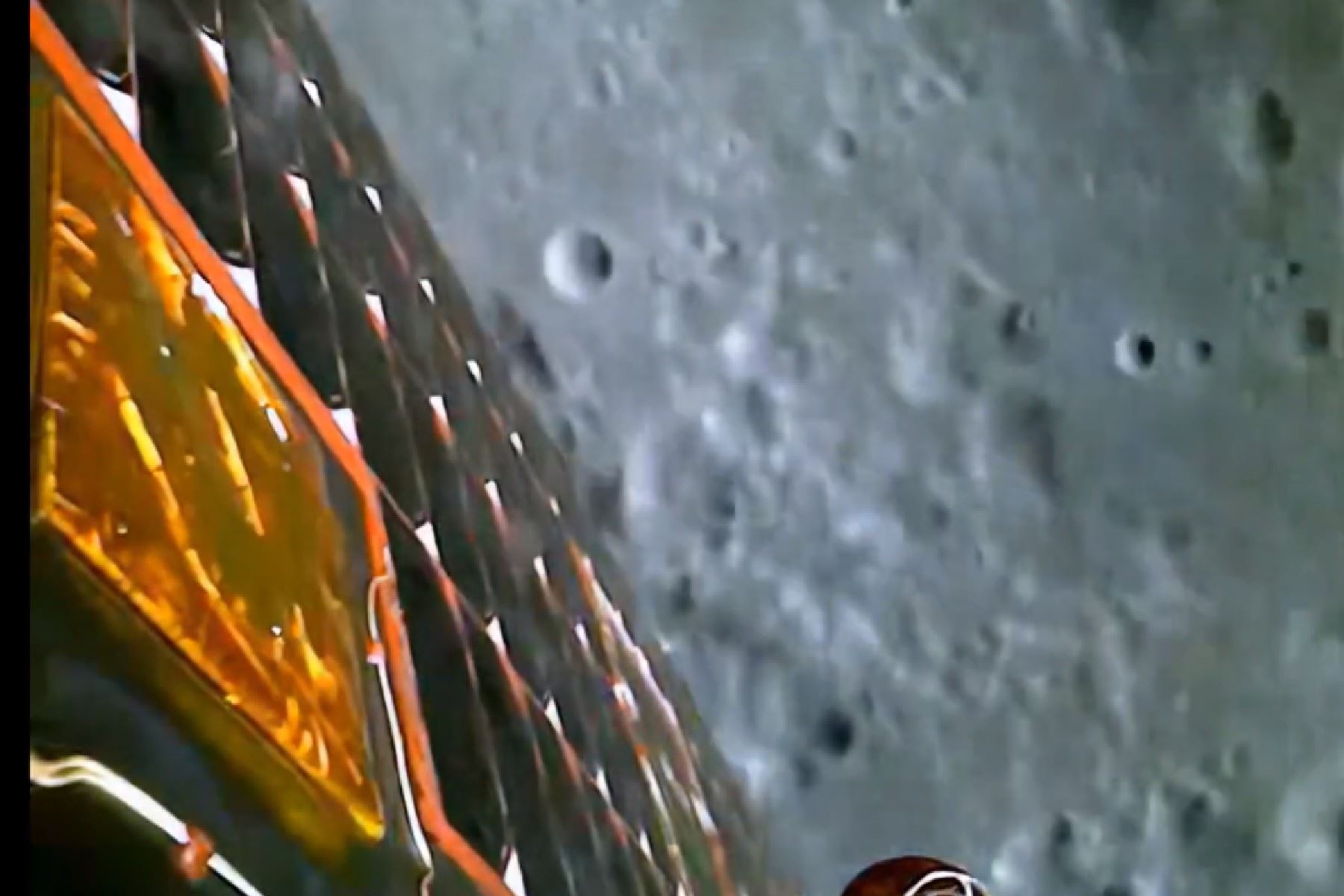 El robot de seis ruedas, que funciona con energía solar, recorrerá el polo sur de la Luna. Foto: ISRO