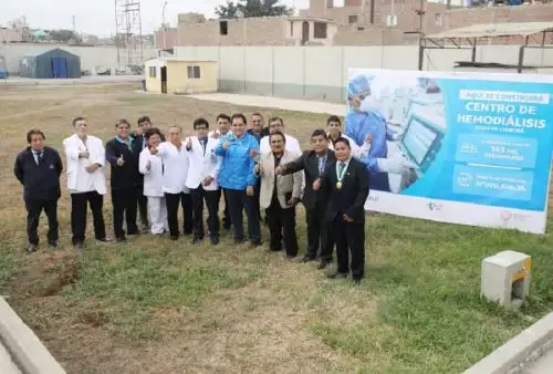 El presidente ejecutivo de EsSalud, César Linares Aguilar, adelantó, durante su viaje de trabajo a la región Ica, que se retomarán las coordinaciones con el fin de concretar el esperado proyecto de la construcción del centro de hemodiálisis en el Hospital René Toche Groppo de Chincha, servicio esperado desde hace años por los asegurados de esta localidad.