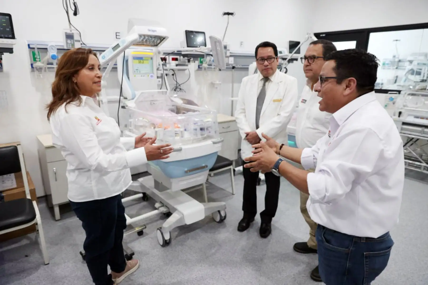 La presidenta Dina Boluarte supervisa la infraestructura y los servicios que brindará el nuevo Hospital de Chulucanas, en la provincia de Morropón, región Piura. Se trata del tercer establecimiento de salud inaugurado por el Gobierno en beneficio de los peruanos. Foto: ANDINA/ Prensa Presidencia