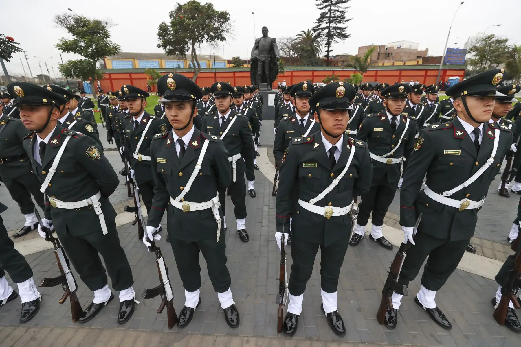 La presente actividad tiene como fin de rendir homenaje a la encomiable labor que realizan los miembros de las Fuerzas Armadas y Policía Nacional, así como las instituciones e integrantes encargados de velar por la integridad territorial, seguridad y defensa del país. Foto: ANDINA/Juan Carlos Guzmán Negrini