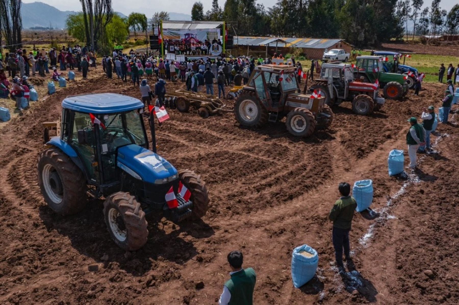 Agro Rural, unidad ejecutora del Ministerio de Desarrollo Agrario y Riego (Midagri), lanzó oficialmente la Campaña de Siembra de Pastos y Forrajes 2023-2024, para beneficiar directamente a 2,096 productores de 11 provincias y 46 
distritos.