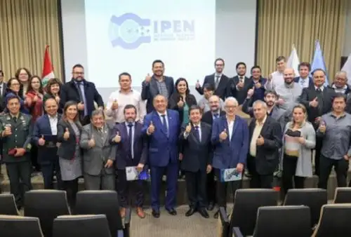 El ministro de Energía y Minas, Oscar Vera Gargurevich, participó en el lanzamiento del programa “Rayos de Esperanza en el Perú”, promovido por el Organismo Internacional de Energía Atómica (OIEA) de las Naciones Unidas, que permitirá prestar asistencia técnica para mejorar el diagnóstico y tratamiento oncológico de pacientes de diversas regiones del país.