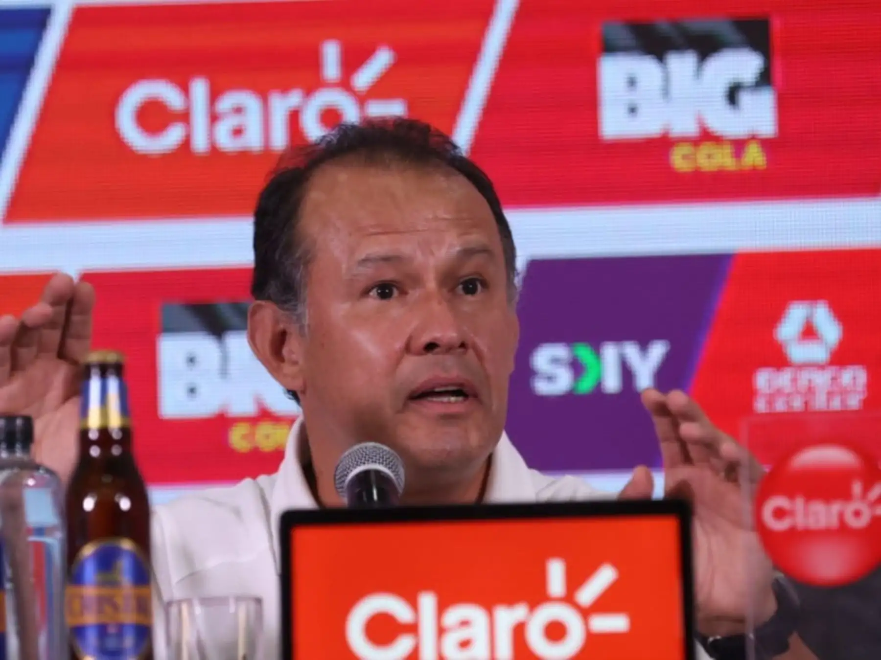 El técnico Juan Reynoso brinda una conferencia de prensa en el que dio a conocer la lista de convocados de la selección peruana que enfrentará la fecha doble de las Eliminatorias rumbo al Mundial 2026 ante Paraguay y Brasil, que se jugarán el 7 y 12 setiembre en Ciudad del Este y Lima, respectivamente. Foto: ANDINA/ Juan Carlos Guzmán