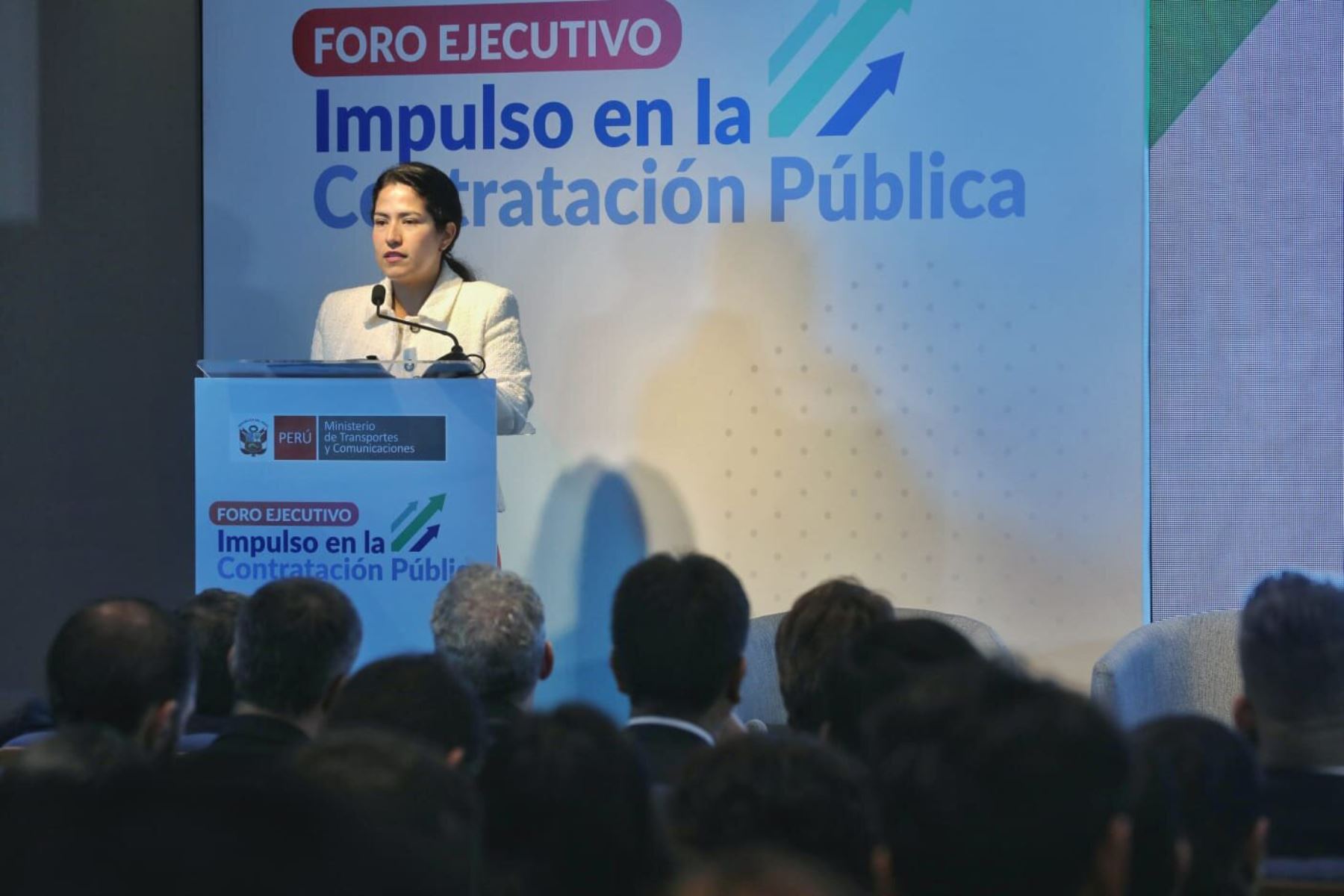 La ministra Paola Lazarte participó en foro del MTC donde se resaltó el aporte del sector privado en el desarrollo de la inversión pública.
