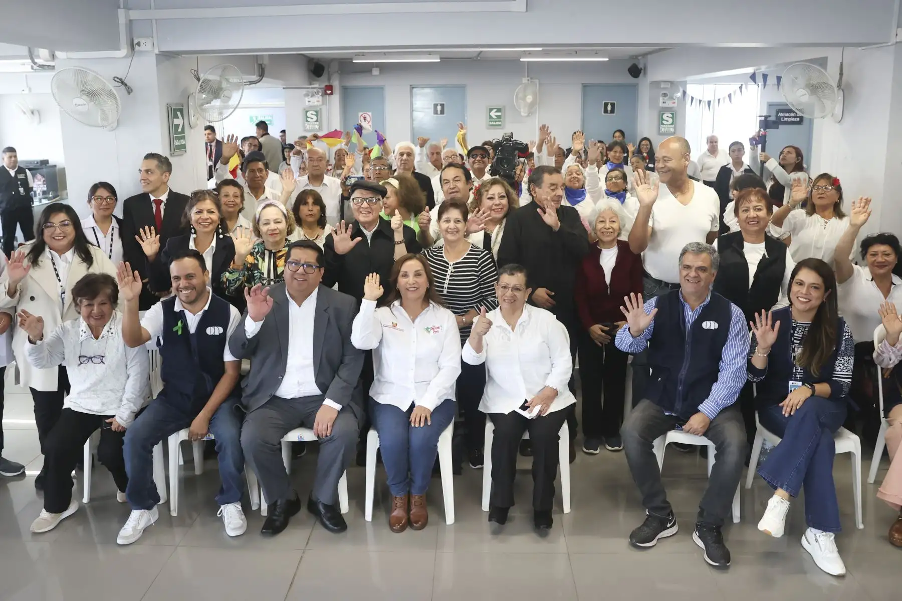 La presidenta Dina Boluarte visita la Casa del Pensionista YUYAQ, de la ONP, en el marco del Día Nacional de las Personas Adultas Mayores. Foto:ANDINA/Prensa Presidencia