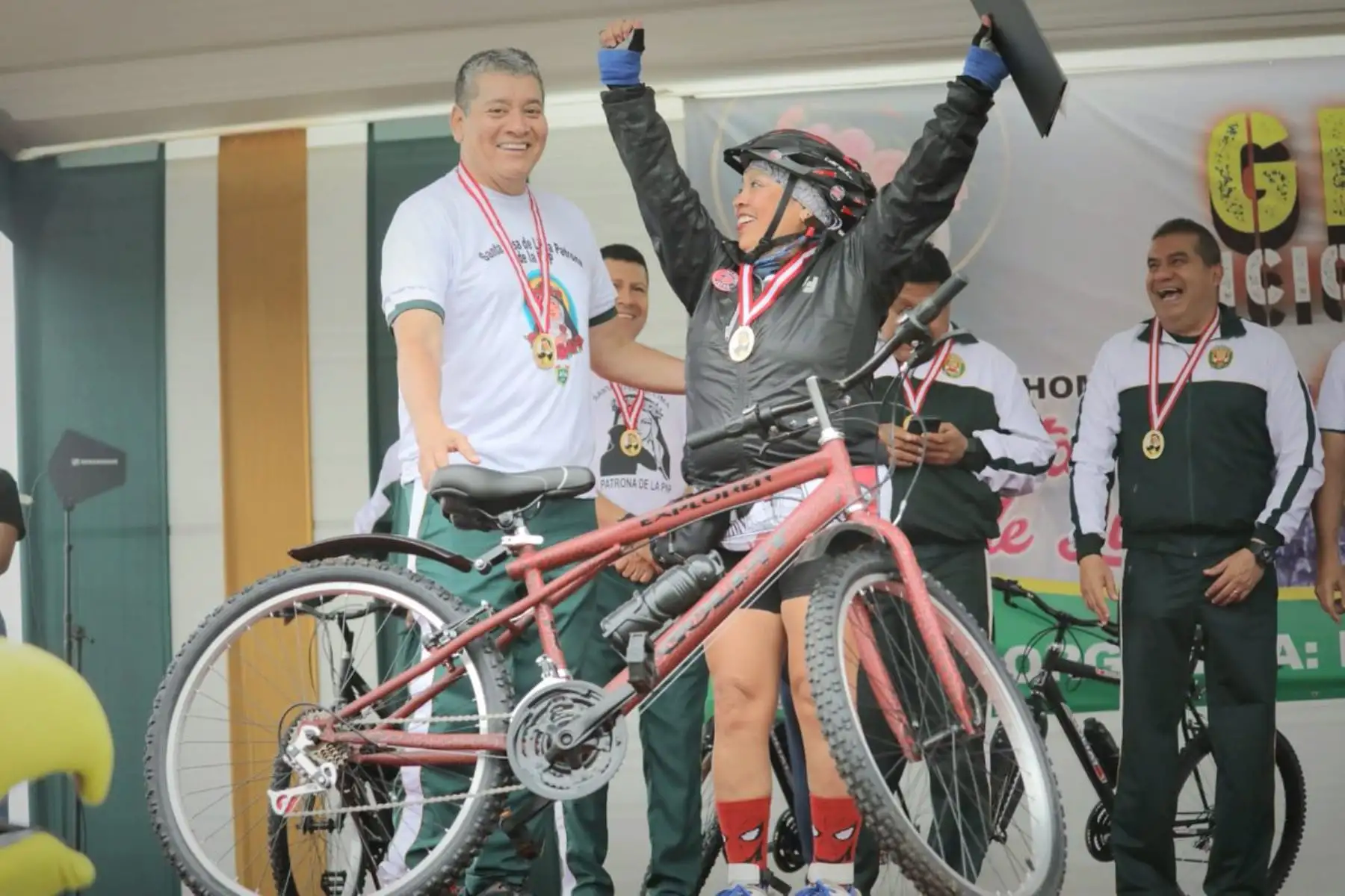 Angulo Tejada participó en la gran bicicleteada 8K en el marco del homenaje a Santa Rosa de Lima, patrona de la Policía Nacional. Foto: ANDINA/Difusión