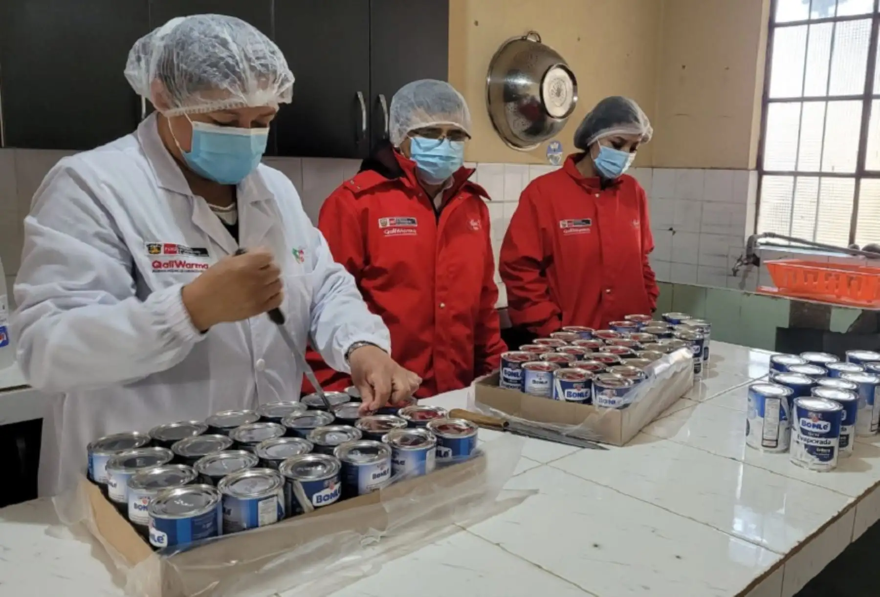 La jefa de la Unidad Territorial Junín del Programa Nacional de Alimentación Escolar Qali Warma, Jaqueline Escalante Fiestas, supervisó el servicio en la institución educativa N° 31363 - La Asunción de Palián, en la provincia de 
Huancayo, región Junín, donde se atiende a 475 escolares de primaria y 72 de inicial, quienes a través de una alimentación rica, nutritivita y saludable ven fortalecido su aprendizaje.