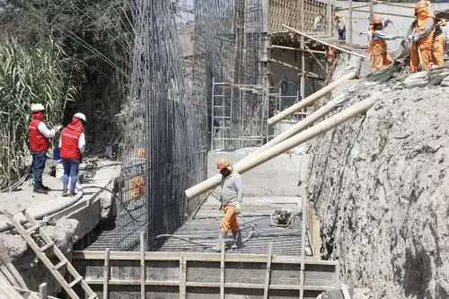 La Contraloría propuso a las autoridades de Ayacucho reactivar 84 obras que se encuentran paralizadas para reactivar la economía regional.