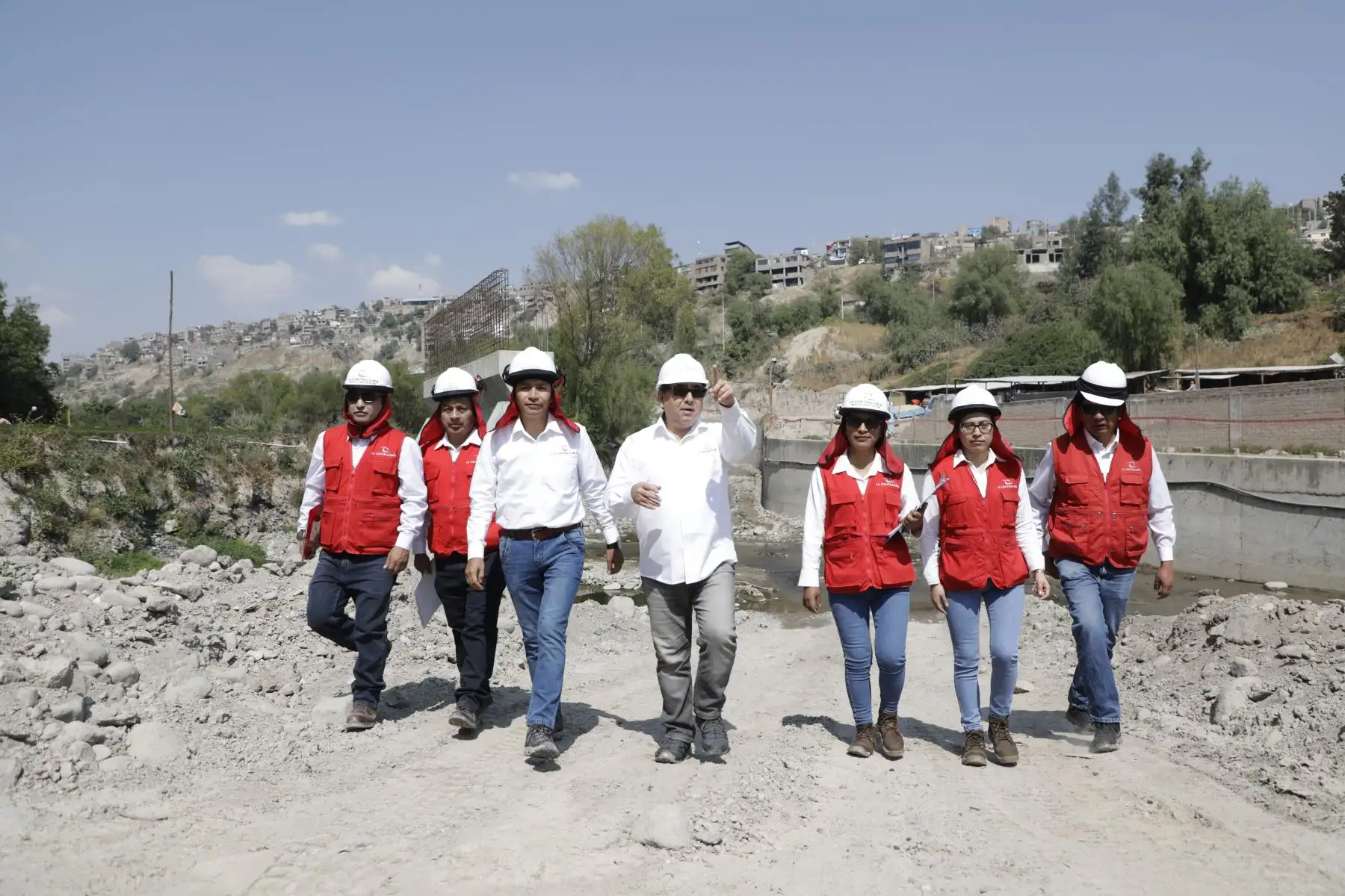 En una nueva jornada del Despacho Contralor en Ayacucho, el contralor general, Nelson Shack, informó que existen 120 obras públicas paralizadas en la región, con un costo actualizado de S/ 564 millones y un saldo de inversión de S/ 227 millones al cierre de junio de 2023.
Foto: Contraloría