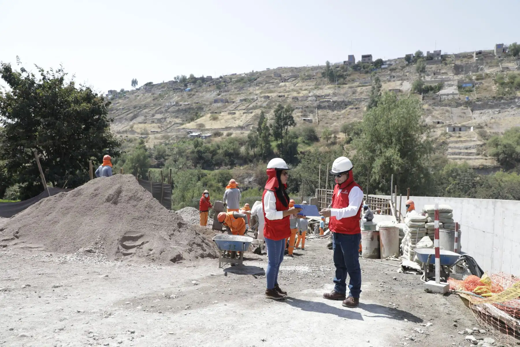 El contralor general señaló también que el año pasado, el departamento de Ayacucho habría tenido una pérdida estimada de S/ 542 millones por efectos de la corrupción y la inconducta funcional en sus tres niveles de gobierno (nacional, regional y local), lo que representa el 12.9% del gasto consolidado, de acuerdo a un estudio del Observatorio Anticorrupción de la Contraloría General.
Foto: Contraloría