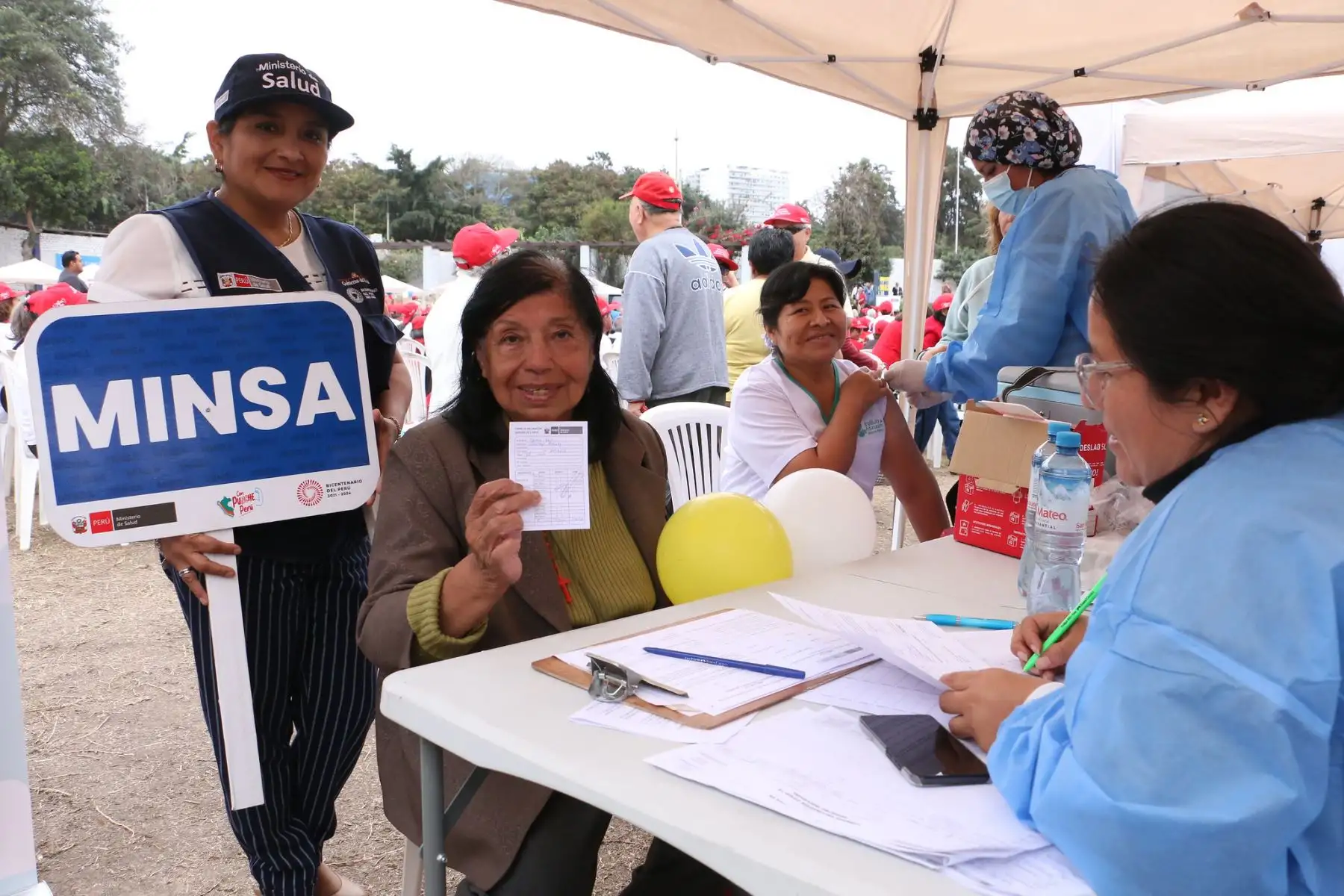 Ministerio de Salud instaló módulos de atención en festival del adulto mayor, en  campo de Marte.
Foto: MINSA