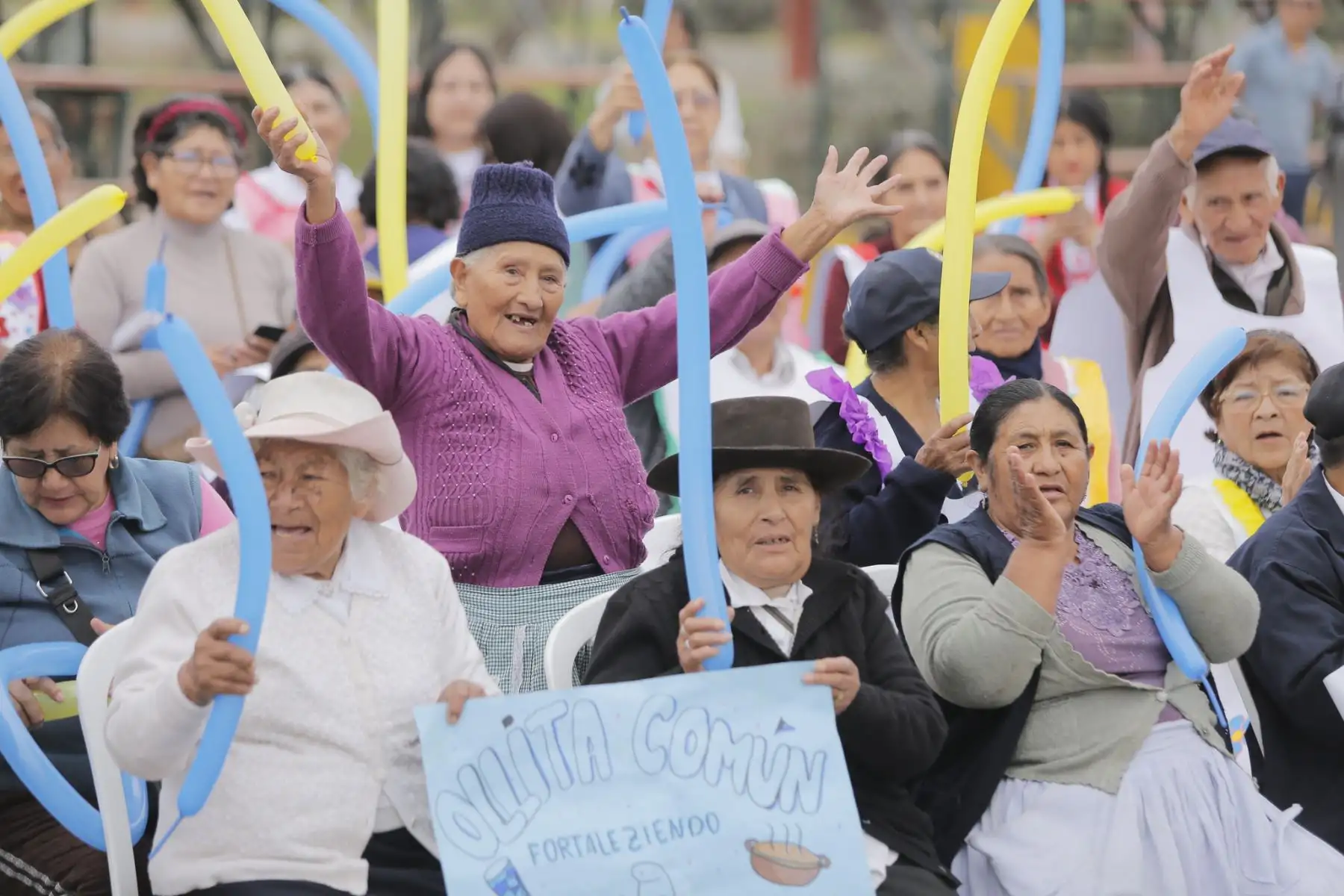 Ministra de la Mujer y Poblaciones Vulnerables, Nancy Tolentino, participa en feria por el Día Nacional de las Personas Adultas Mayores y en la firma de compromiso del Modo Niñez con la Municipalidad de San Antonio - Huarochirí.
Foto: MIMP