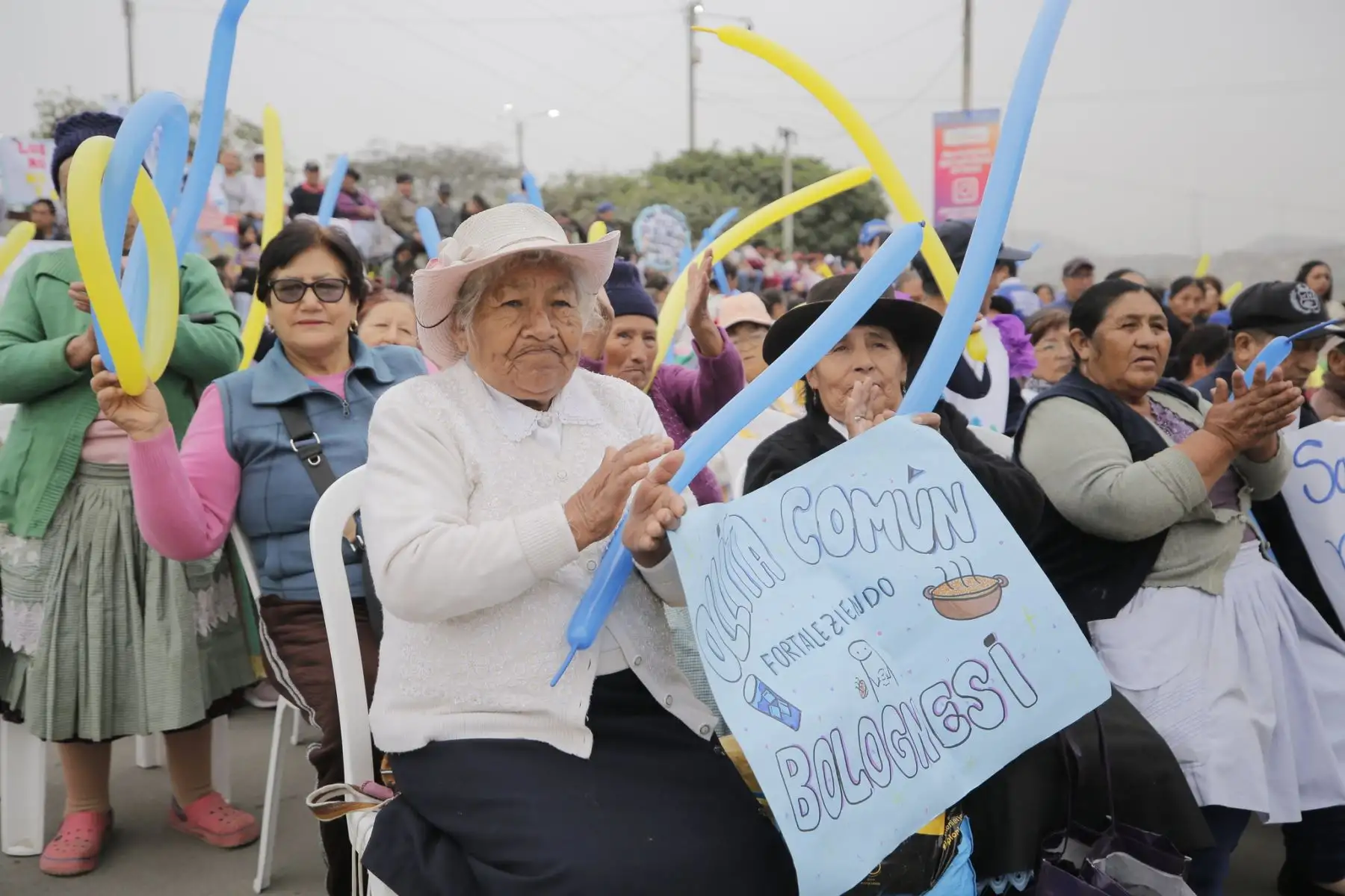 Ministra de la Mujer y Poblaciones Vulnerables, Nancy Tolentino, participa en feria por el Día Nacional de las Personas Adultas Mayores y en la firma de compromiso del Modo Niñez con la Municipalidad de San Antonio - Huarochirí.
Foto: MIMP