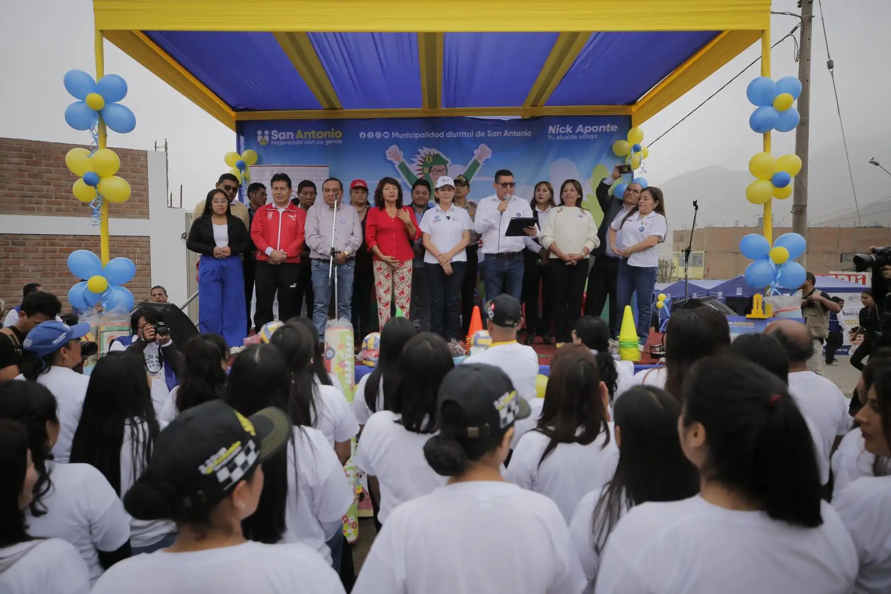 Ministra de la Mujer y Poblaciones Vulnerables, Nancy Tolentino, participa en feria por el Día Nacional de las Personas Adultas Mayores y en la firma de compromiso del Modo Niñez con la Municipalidad de San Antonio - Huarochirí.
Foto: MIMP