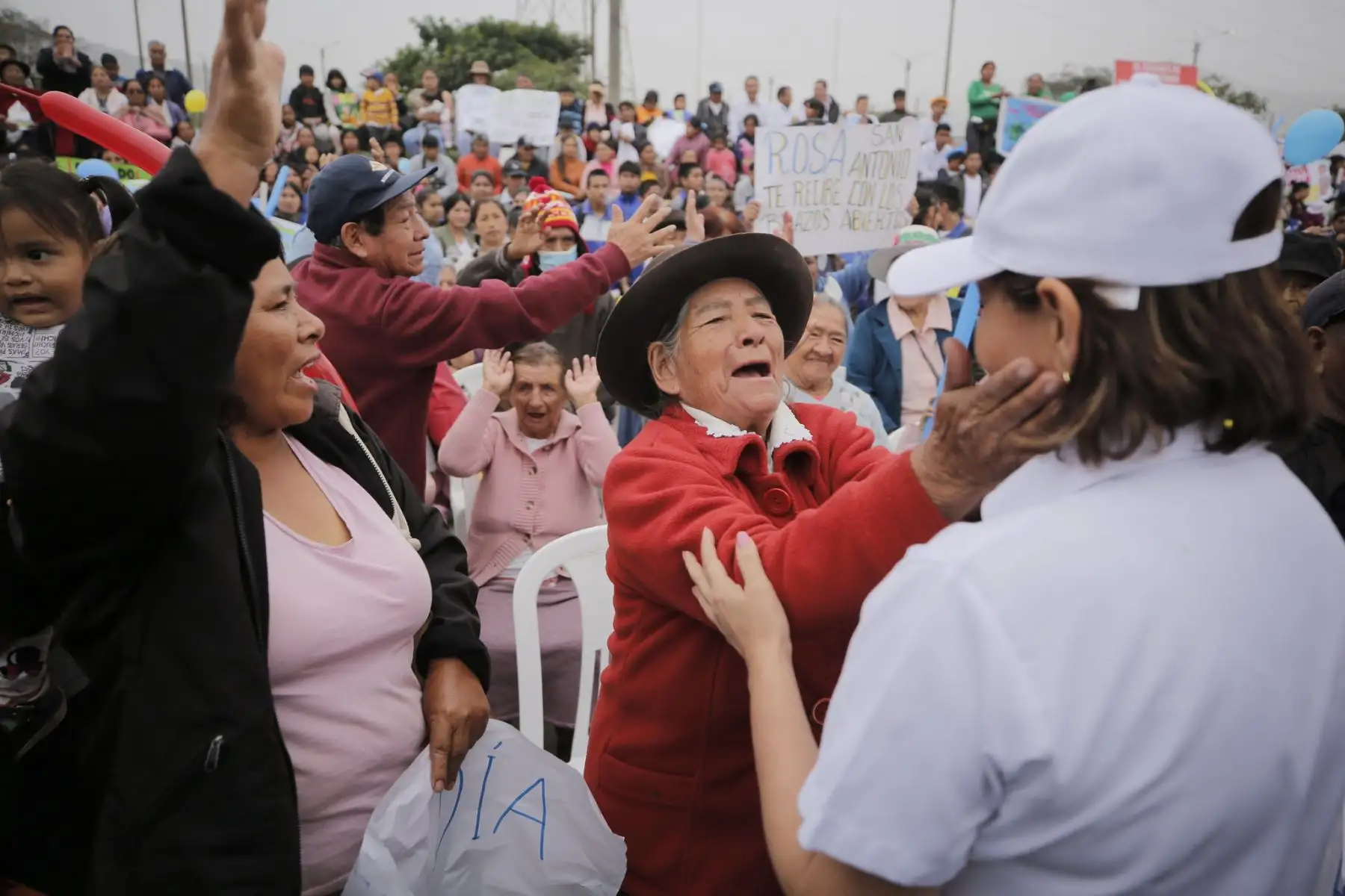 Ministra de la Mujer y Poblaciones Vulnerables, Nancy Tolentino, participa en feria por el Día Nacional de las Personas Adultas Mayores y en la firma de compromiso del Modo Niñez con la Municipalidad de San Antonio - Huarochirí.
Foto: MIMP