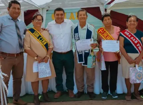 Los adultos mayores del distrito de Canoas de Punta Sal, en el departamento de Tumbes, destacaron en la preparación de platos típicos, medicina tradicional, artesanía, entre otras manualidades y tradiciones orales, como parte del 
"Primer Encuentro de Saberes Productivos".