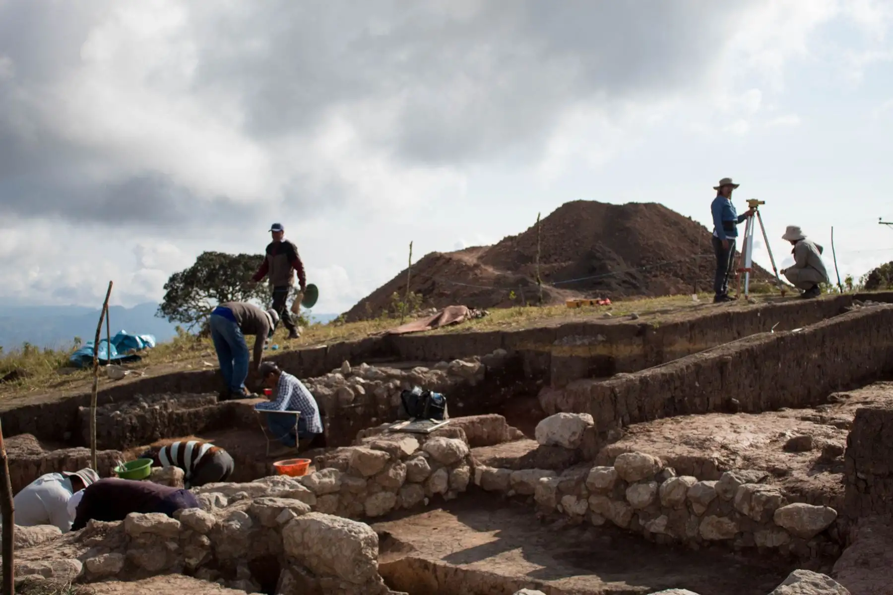 “La tumba del Sacerdote de 3000 años antes del presente” es el nombre con el que el equipo de investigación, integrado también por Elio Pérez, bautizó a un singular personaje de una antigüedad aproximada de 3000 años y que corresponde a los primeros líderes sacerdotales de los templos de la región.
Foto: Mincul