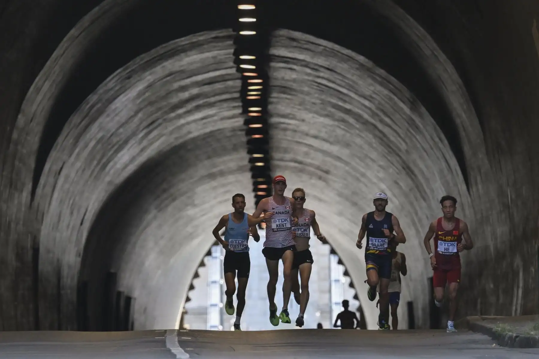 Los atletas compiten en la maratón masculina del Campeonato Mundial de Atletismo en Budapest, Hungría, el 27 de agosto de 2023. (Mundial de Atletismo, Maratón, Hungría)
Foto: EFE