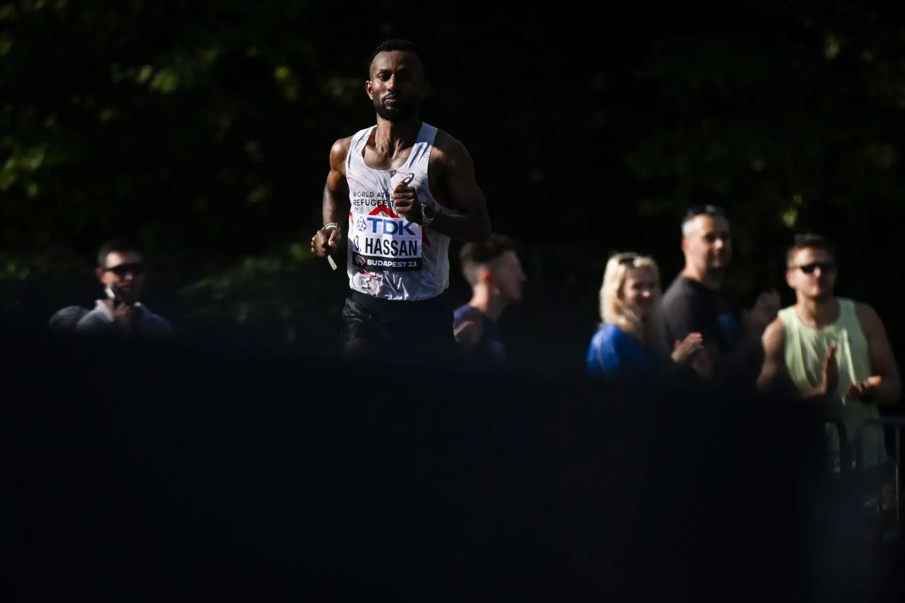 Omar Hassan, del Equipo de Atletas Refugiados, compite en la maratón masculina del Campeonato Mundial de Atletismo en una calle de Budapest, Hungría, 27 de agosto de 2023. (Mundial de Atletismo, Maratón, Hungría)
Foto: EFE