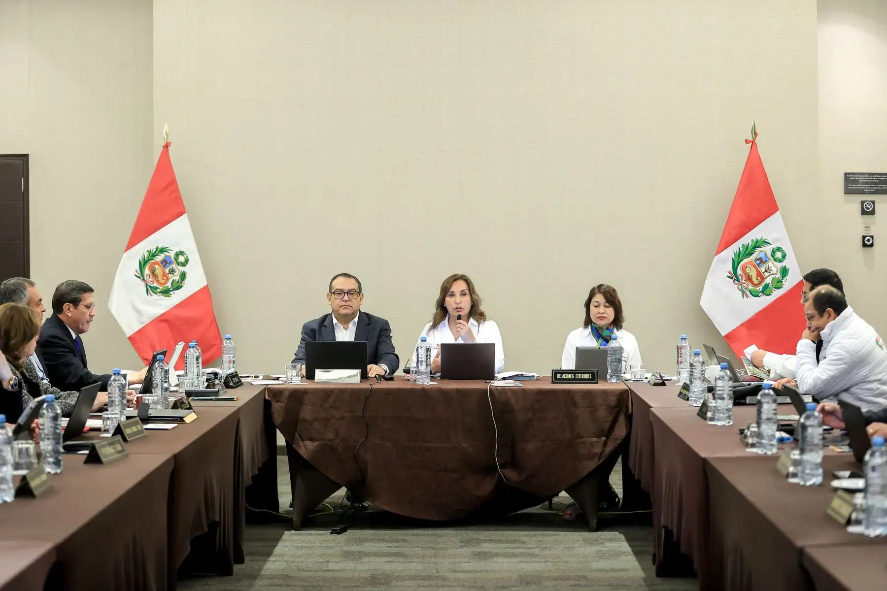 La presidenta de la República, Dina Boluarte, lidera el Consejo de Ministros que se desarrolla en la ciudad de Tacna, donde se tratan relevantes temas para la región y el país.
Foto: ANDINA/Prensa Presidencia