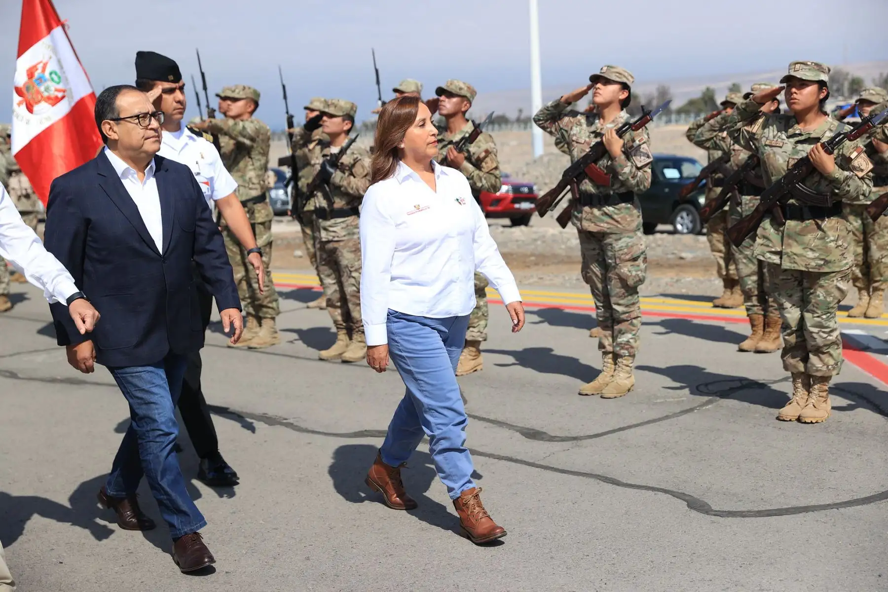 La presidenta de la República, Dina Boluarte, lidera el Consejo de Ministros que se desarrolla en la ciudad de Tacna, donde se tratan relevantes temas para la región y el país.
Foto: ANDINA/Prensa Presidencia