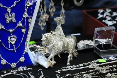 Joyería y orfebrería de plata peruana. Cortesía