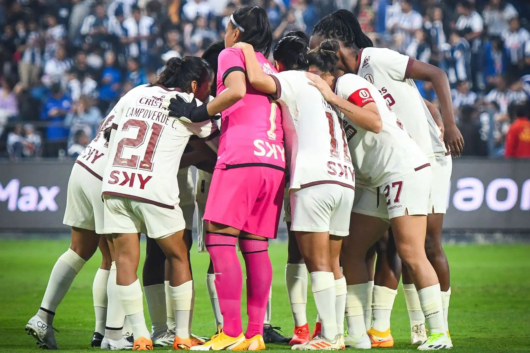 Universitario de Deportes se enfrenta a Alianza Lima, en el marco del partido   final de ida de la Liga Femenina 2023. El clásico femenino se realiza en el estadio   Alejandro Villanueva de La Victoria . 
Foto: Universitario