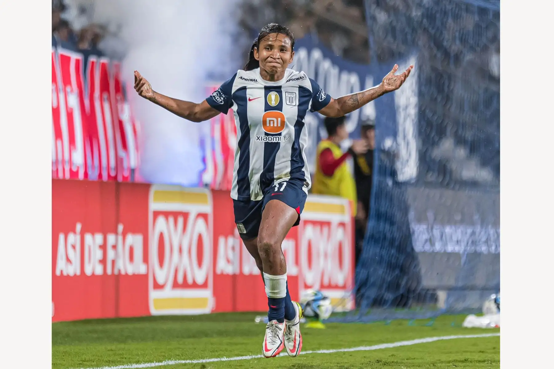 La jugadora Heidy Padilla de  Alianza Lima celebra su gol anotado ante Universitario de Deportes en el marco del partido  final de ida de la Liga Femenina 2023. El clásico femenino se realiza en el estadio   Alejandro Villanueva de La Victoria .  
Foto: Alianza Lima