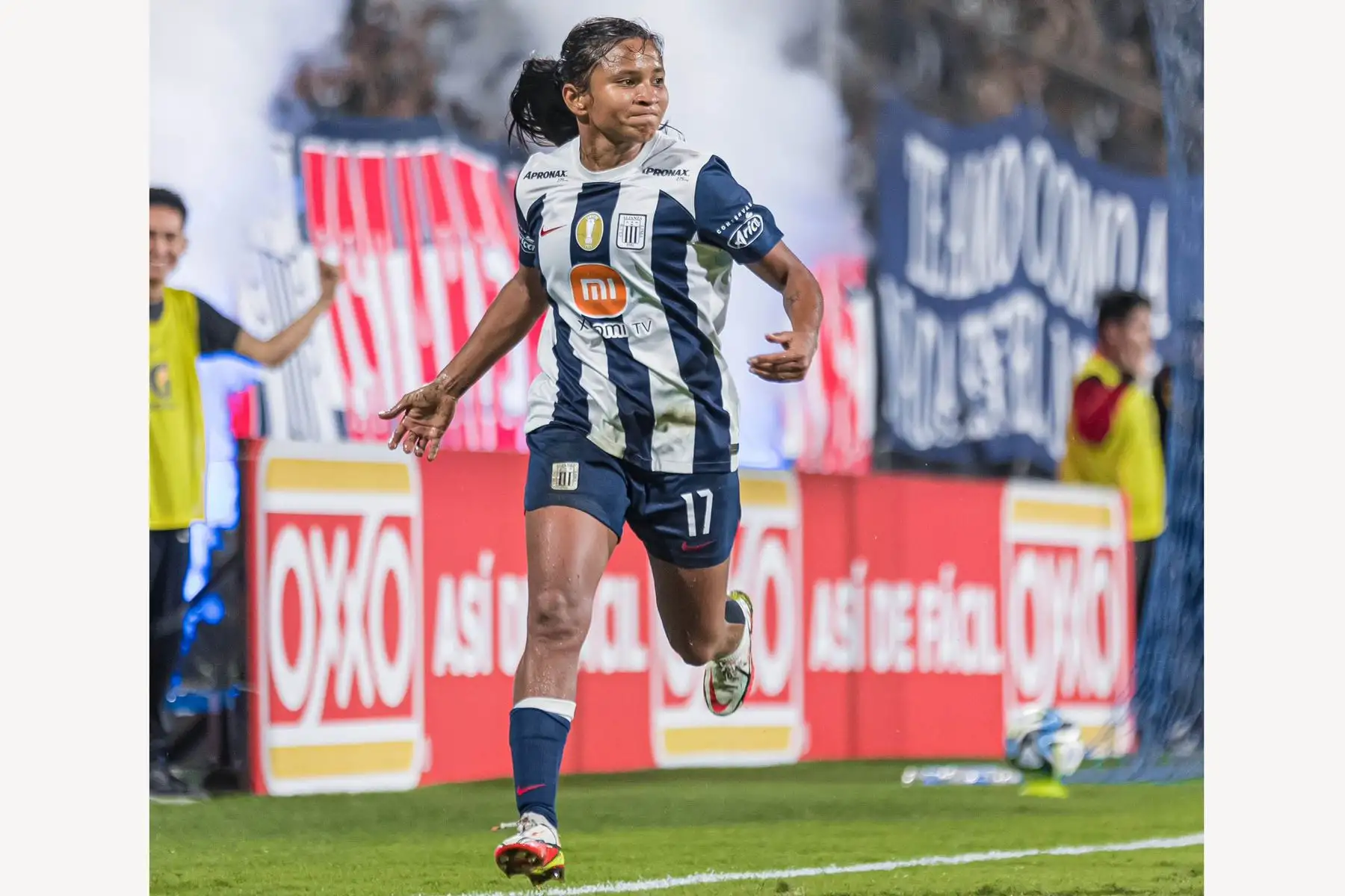 La jugadora Heidy Padilla de  Alianza Lima celebra su gol anotado ante Universitario de Deportes en el marco del partido  final de ida de la Liga Femenina 2023. El clásico femenino se realiza en el estadio   Alejandro Villanueva de La Victoria .  
Foto: Alianza Lima