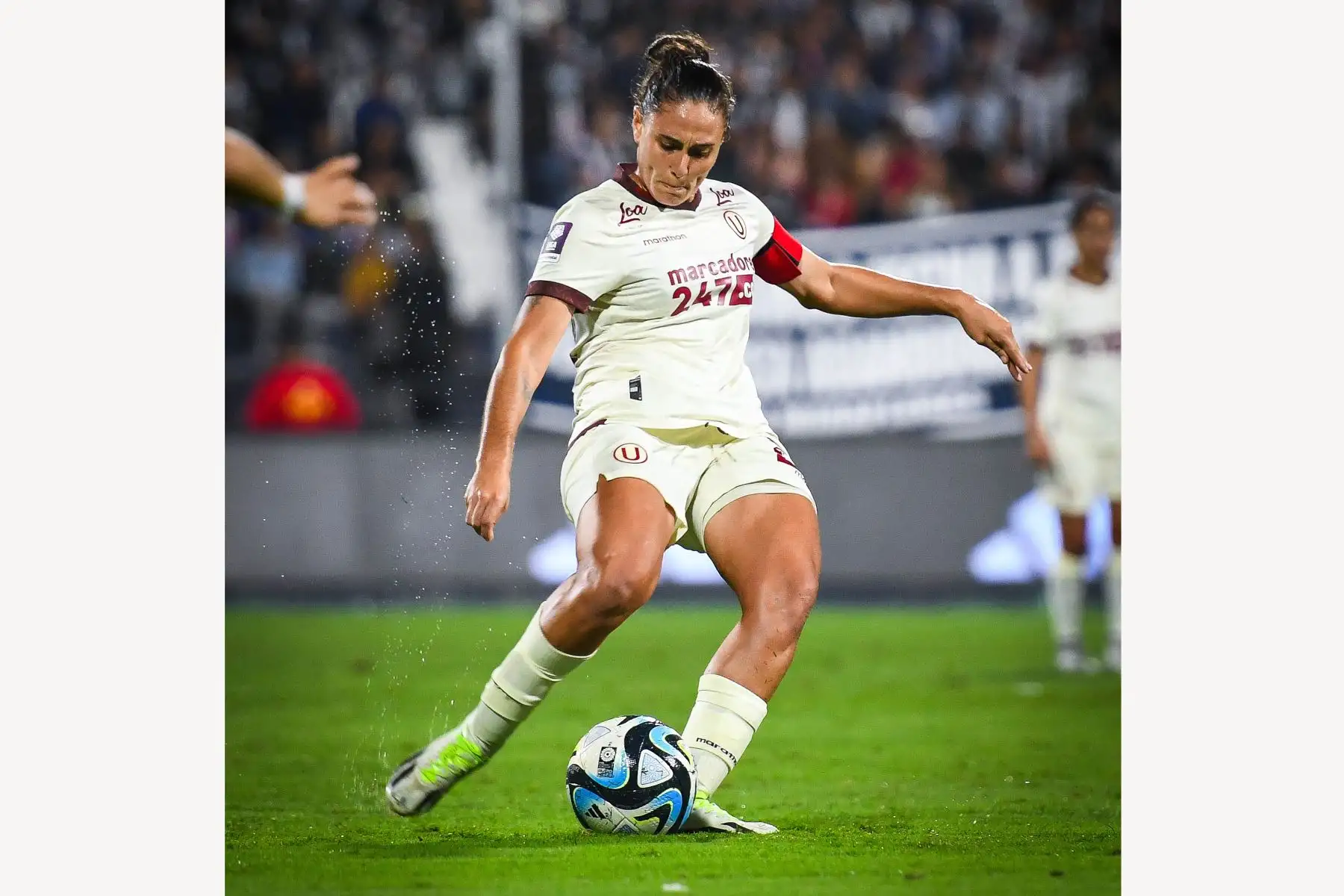 Universitario de Deportes se enfrenta a Alianza Lima, en el marco del partido   final de ida de la Liga Femenina 2023. El clásico femenino se realiza en el estadio   Alejandro Villanueva de La Victoria . 
Foto: Universitario