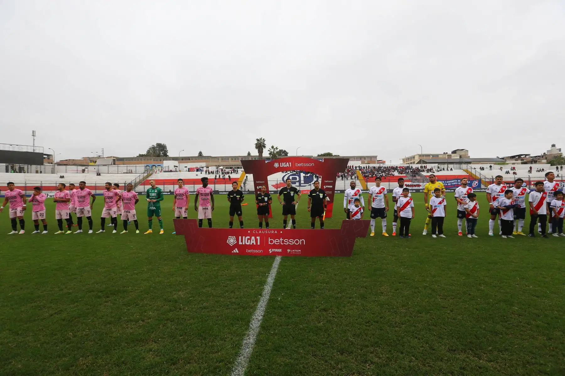 Deportivo Municipal se enfrenta a Sport Boys por la fecha 11 del Torneo Clausura en el estadio Iván Elías Moreno de Villa el Salvador.
Foto: ANDINA/Eddy Ramos