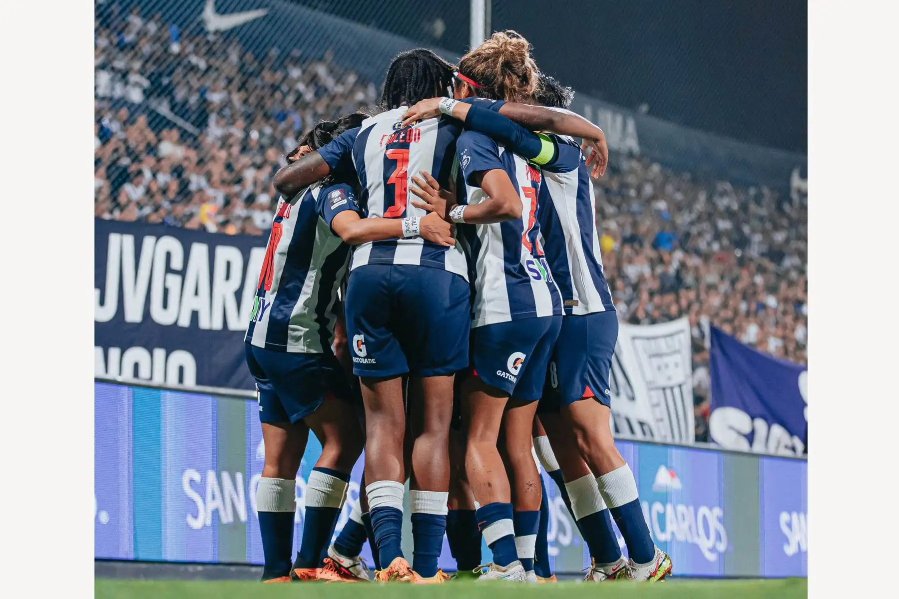Alianza Lima se enfrenta a Universitario de Deportes en el marco del partido  final de ida de la Liga Femenina 2023. El clásico femenino se realiza en el estadio   Alejandro Villanueva de La Victoria . 
Foto: Alianza Lima