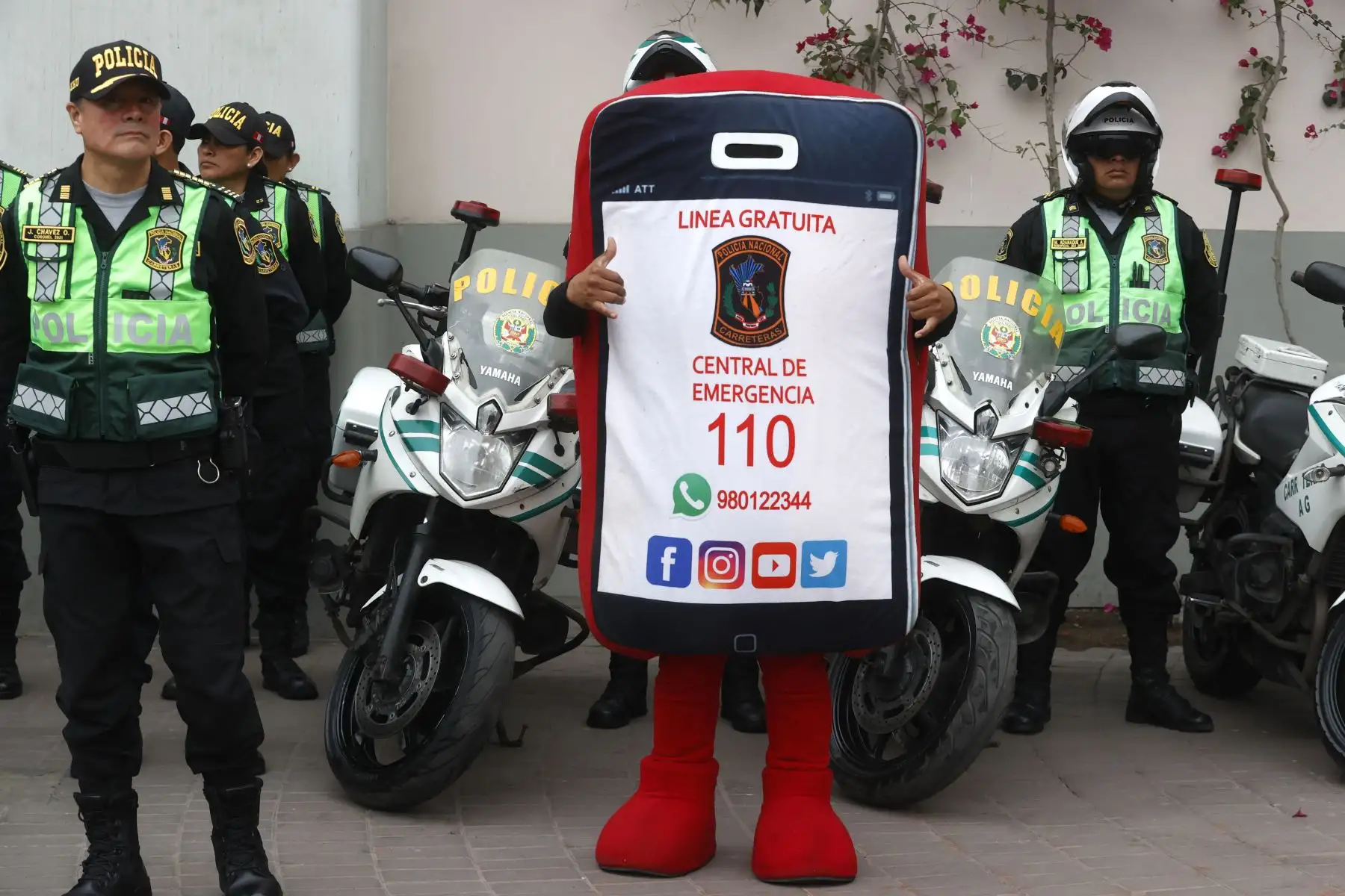 La Policía Nacional del Perú establecerá tres anillos de seguridad cerca al santuario de santa Rosa de Lima, ubicado en la cuadra 1 de la avenida Tacna, a fin de garantizar la protección y tranquilidad de los fieles que llegarán a este lugar este miércoles 30 de agosto. Foto: ANDINA/Vidal Tarqui