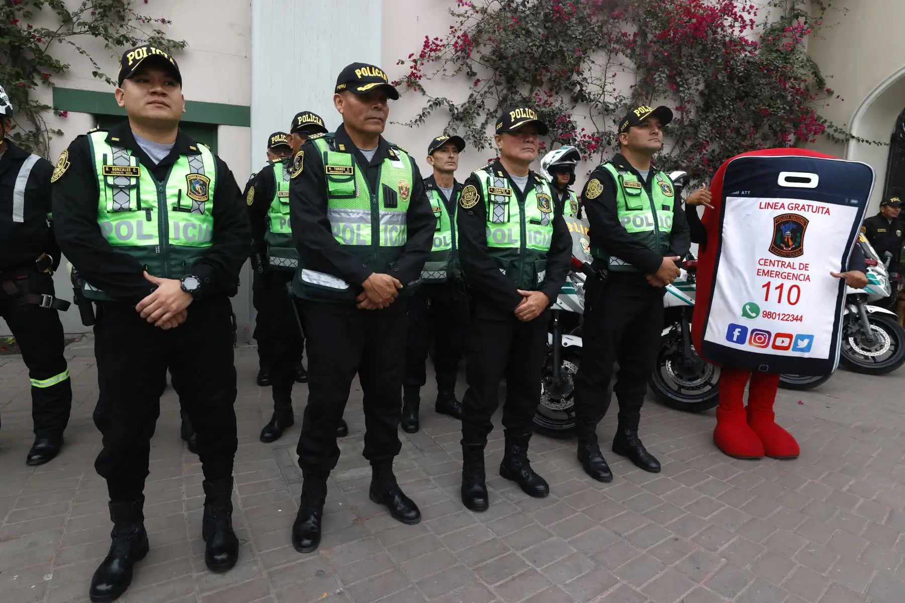La Policía Nacional del Perú establecerá tres anillos de seguridad cerca al santuario de santa Rosa de Lima, ubicado en la cuadra 1 de la avenida Tacna, a fin de garantizar la protección y tranquilidad de los fieles que llegarán a este lugar este miércoles 30 de agosto. Foto: ANDINA/Vidal Tarqui